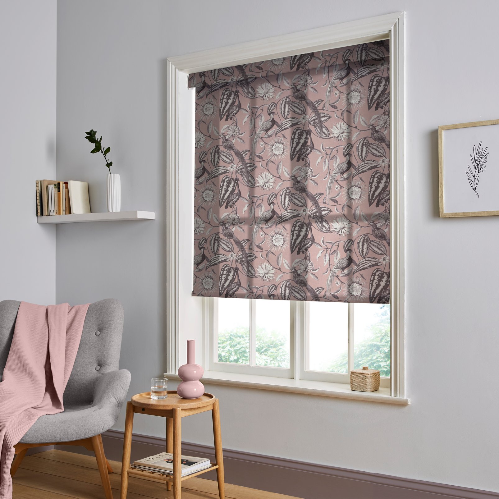 Amherst's Garden Mulberry Roller Blind - 120913rol_ROOMSET_02.jpg
