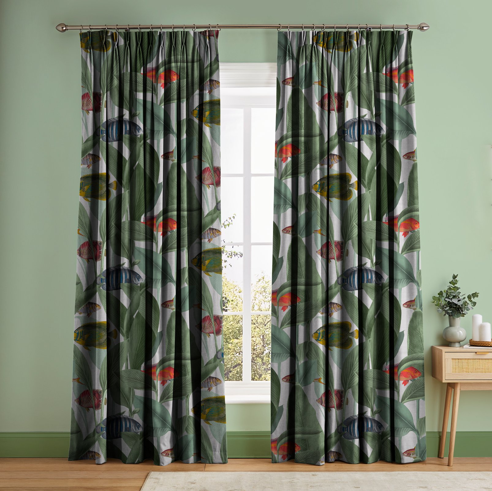 Aquarium Lush Curtain - 121228cur_ROOMSET_01.jpg