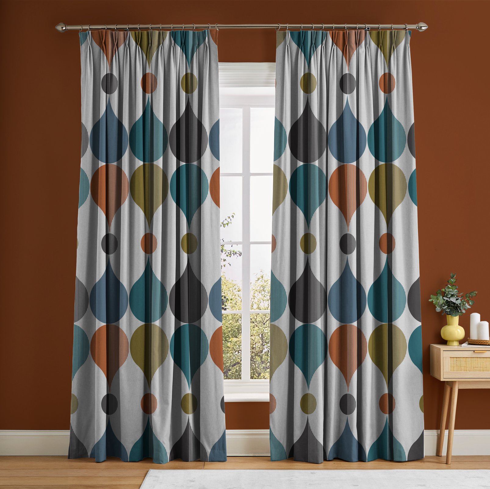 Coronation Craze Carnival Curtain - 121229cur_ROOMSET_01.jpg