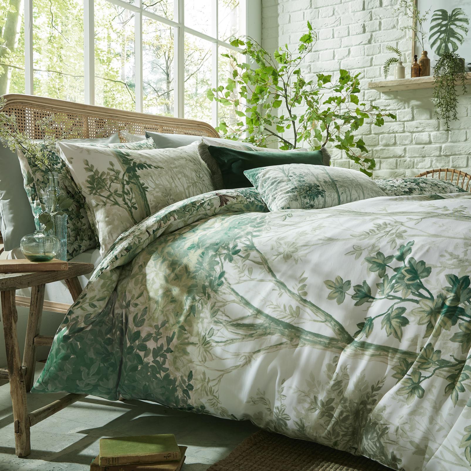 Fringe Opulence Emerald Cushion - 121903_ROOMSET_02.jpg