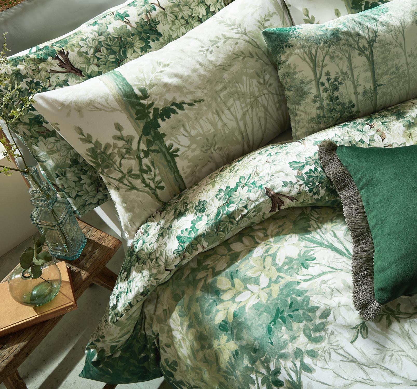 Fringe Opulence Emerald Cushion - 121903_ROOMSET_01.jpg