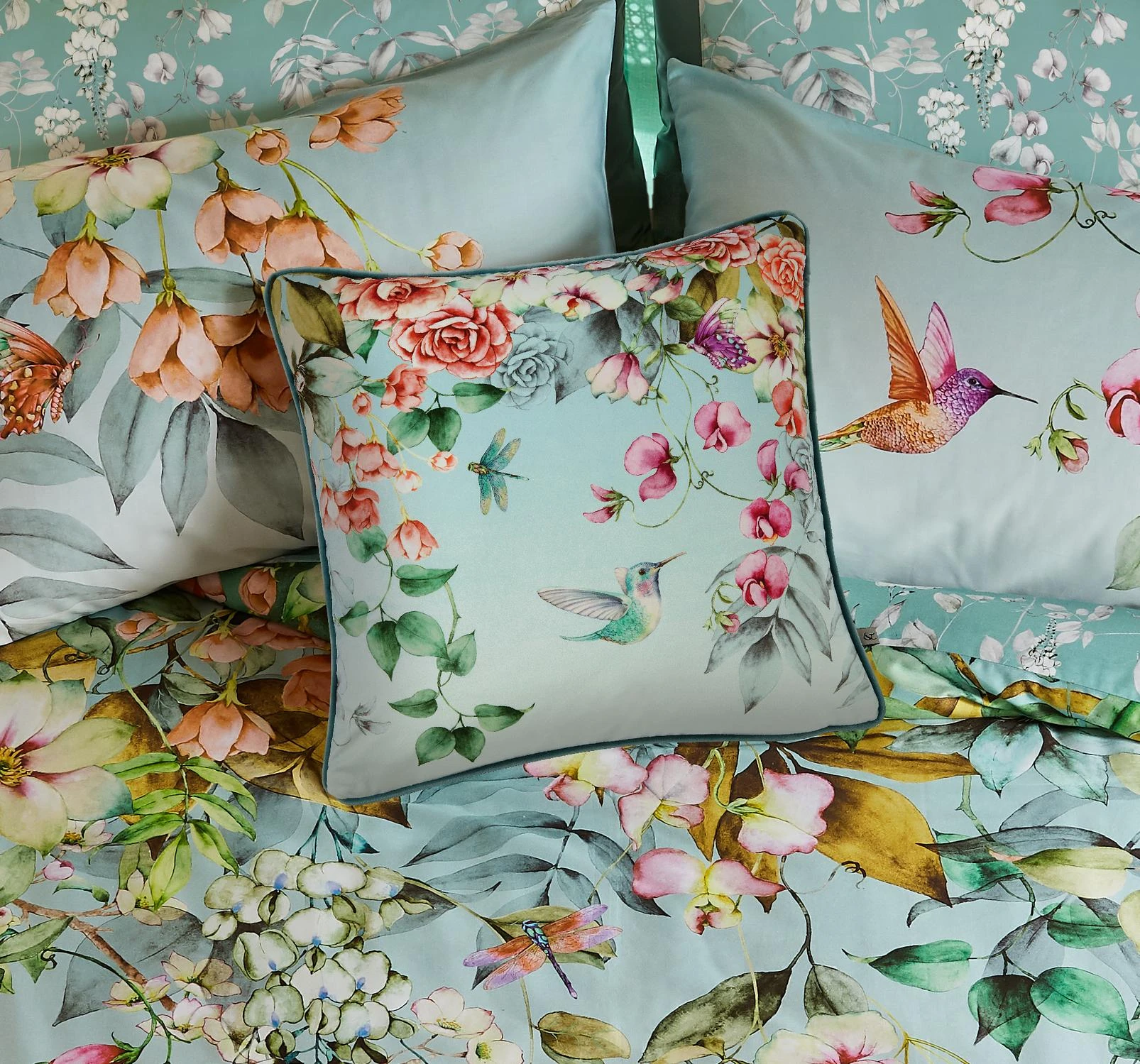 Ethereal Flora Dawn Cushion - 121909_CAMEO_01.jpg