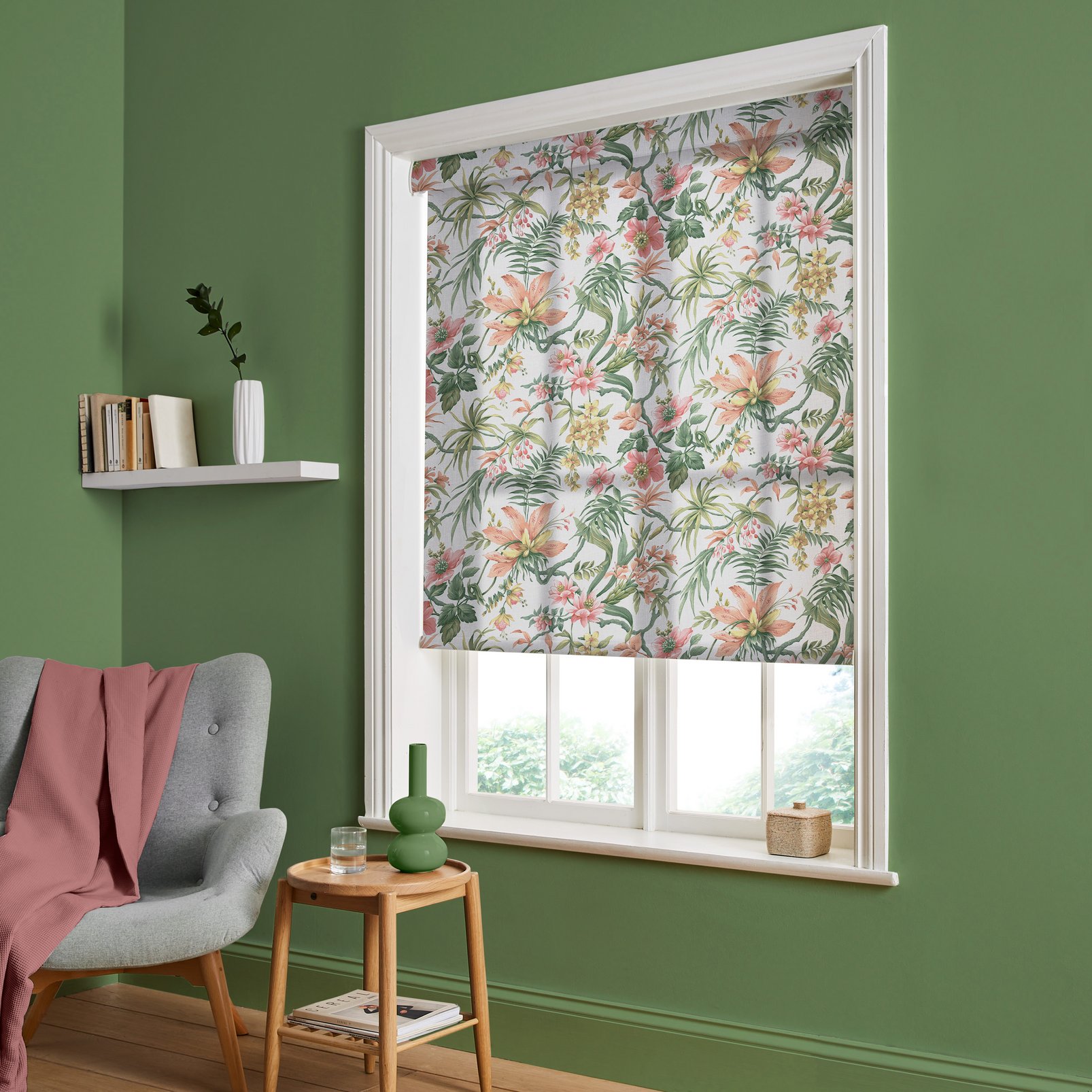 Tesronto Day Roller Blind - 120011rol_ROOMSET_01.jpg