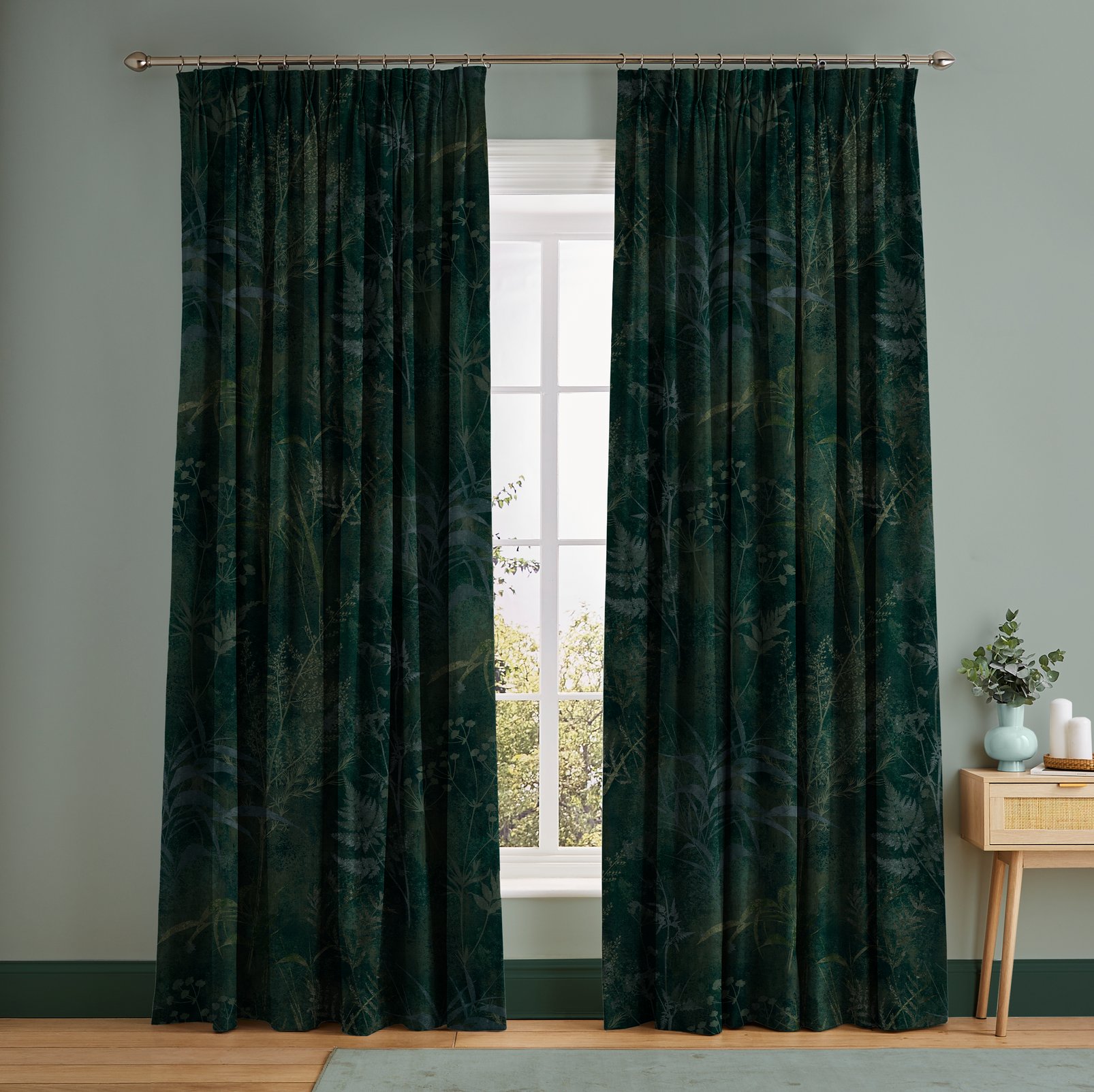 Restore Emerald Curtains in a Roomset