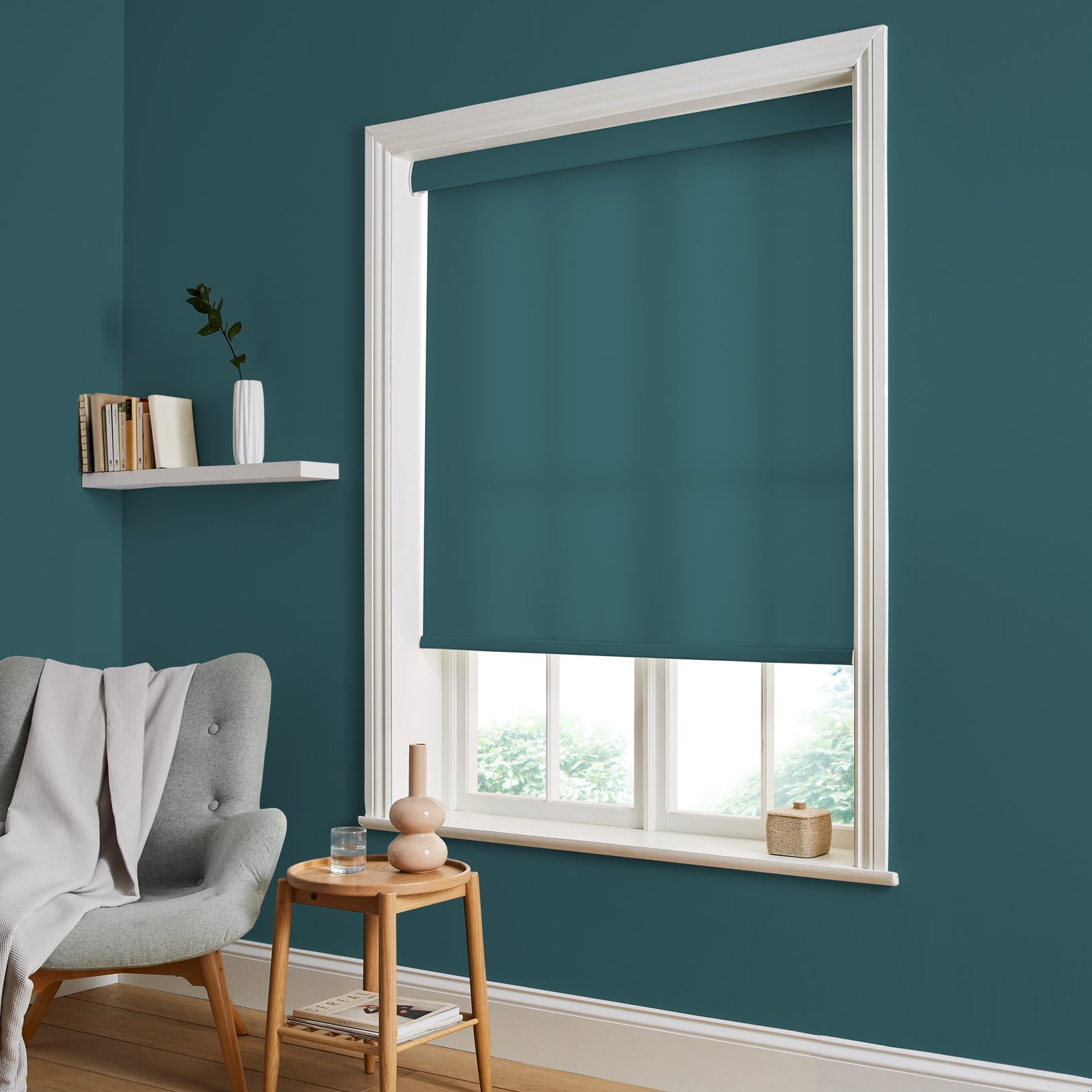 Whale Tail Roller Blind - 115366rol_ROOMSET_01.jpg