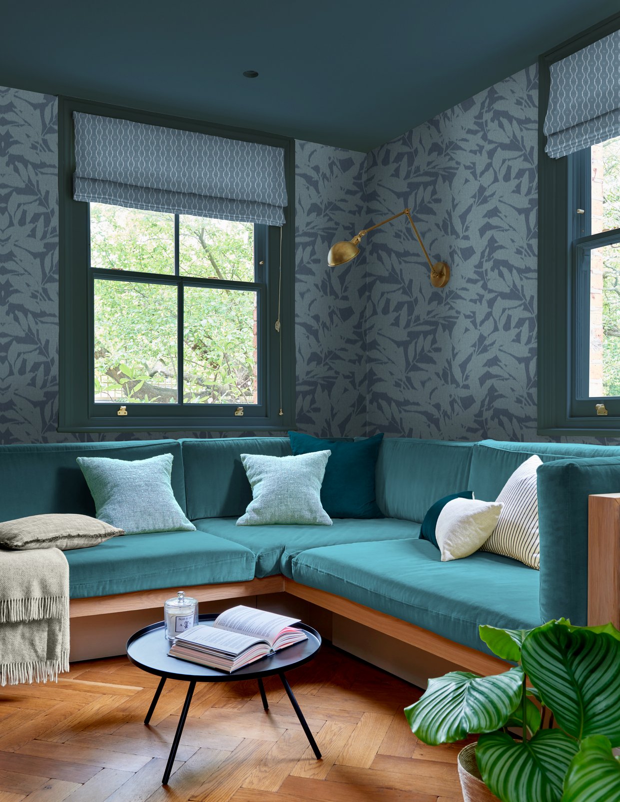 Shadow Play Tiamat Wallpaper - 124147_ROOMSET_01.jpg