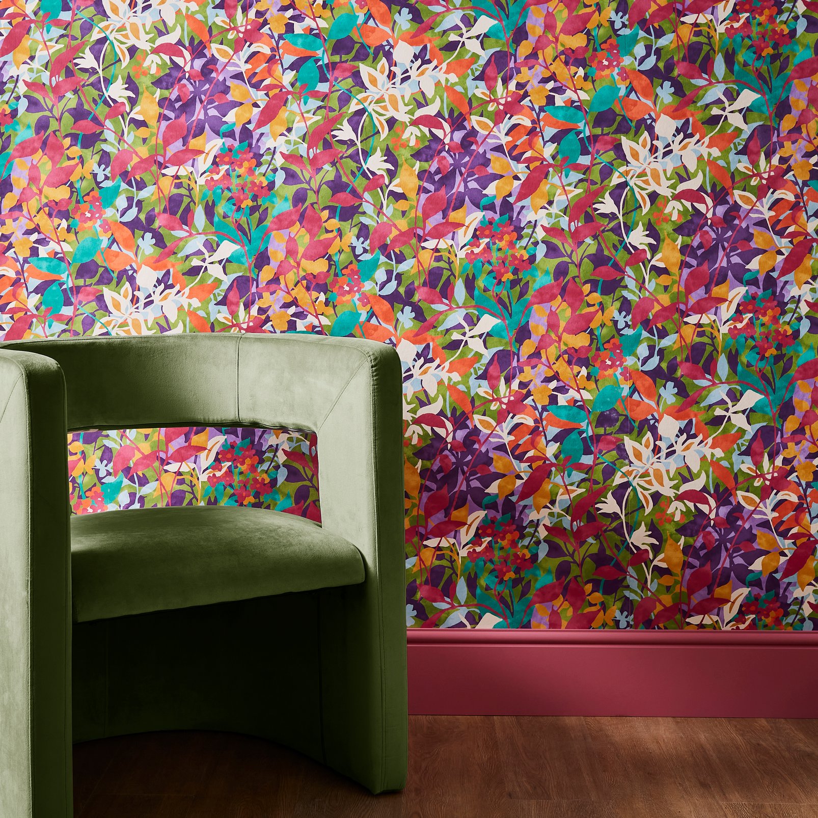 Fleur Brights Wallpaper - 124118_ROOMSET_02.jpg