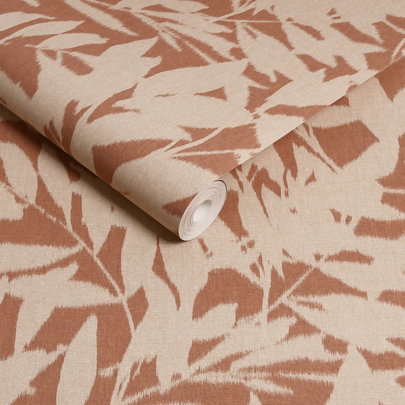 Shadow Play Clay Wallpaper - 124145_ROLLSHOT_01.jpg