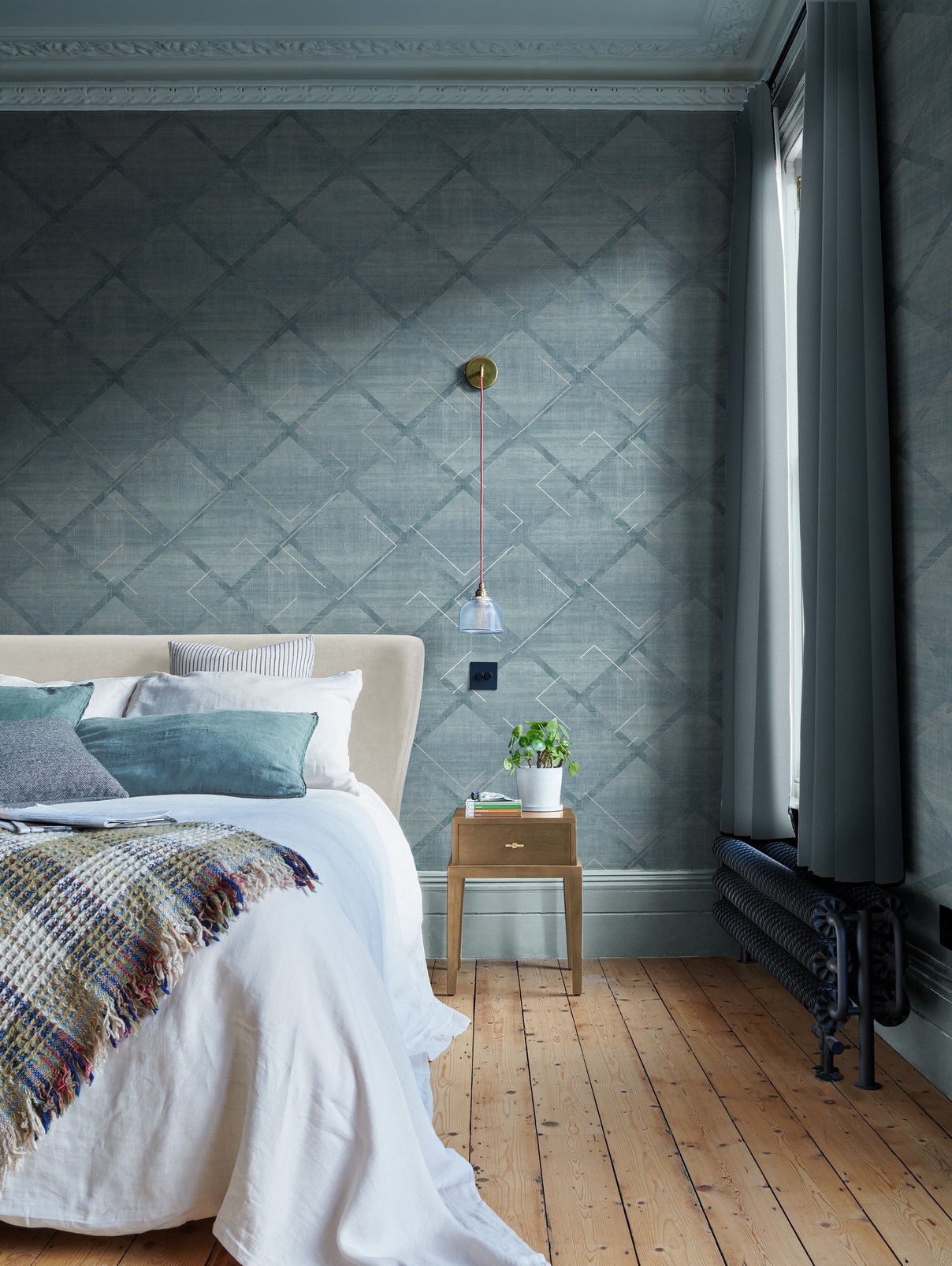Lorenzo Geo Breathe Wallpaper in a Roomset
