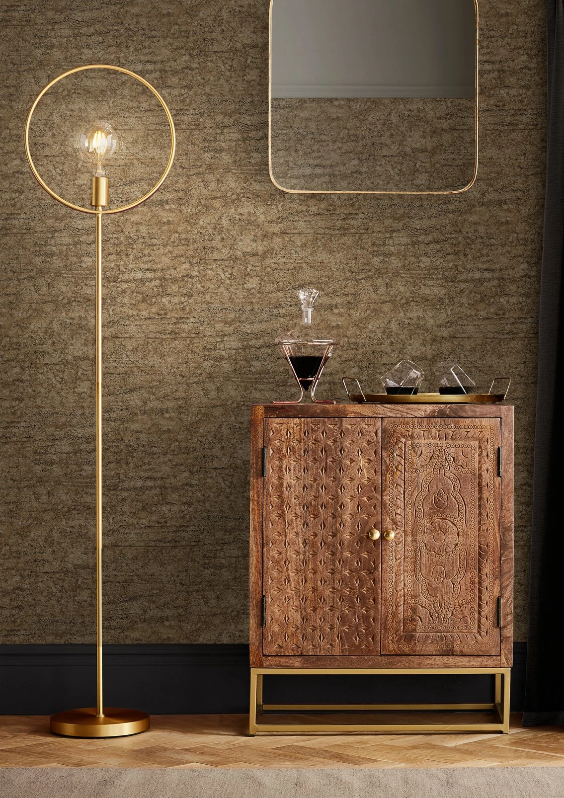 Vincenzo Gold Wallpaper - 124132_ROOMSET_01.jpg