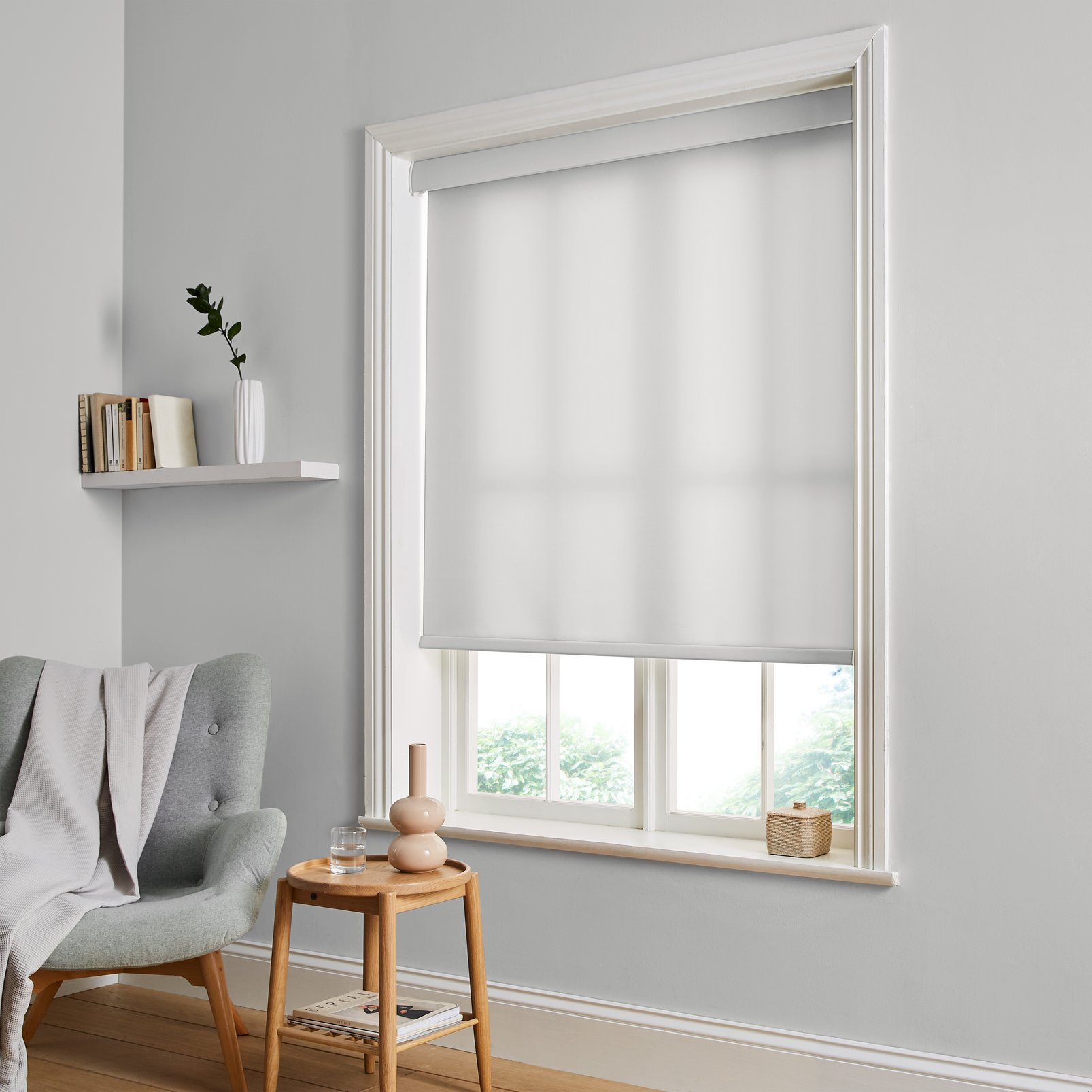 G&B White Roller Blind - 115321rol_ROOMSET_01.jpg