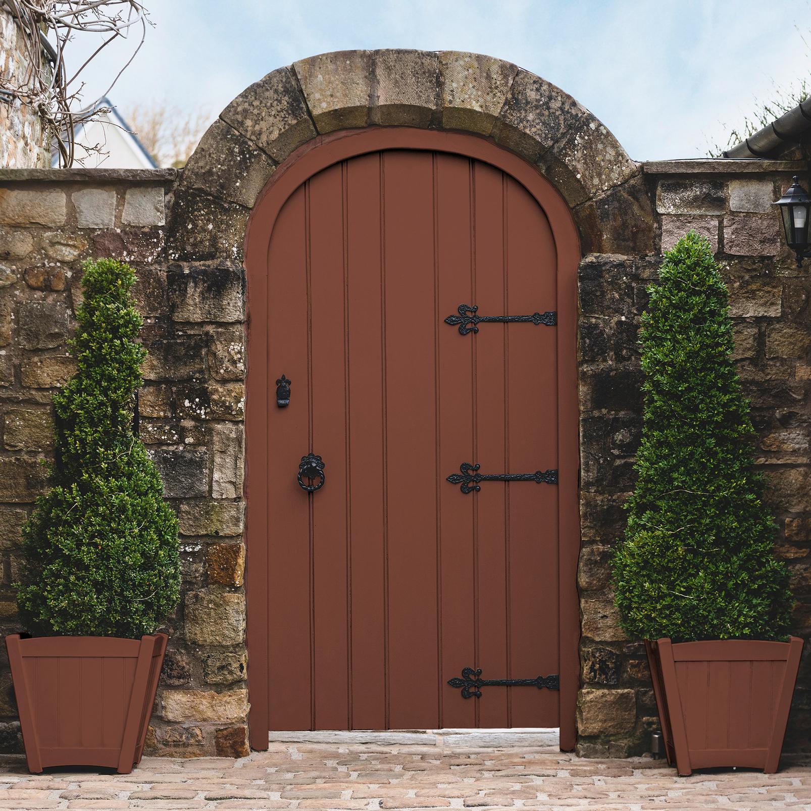 Pimento Paint - 124546_GATE_AND_POTS.jpg