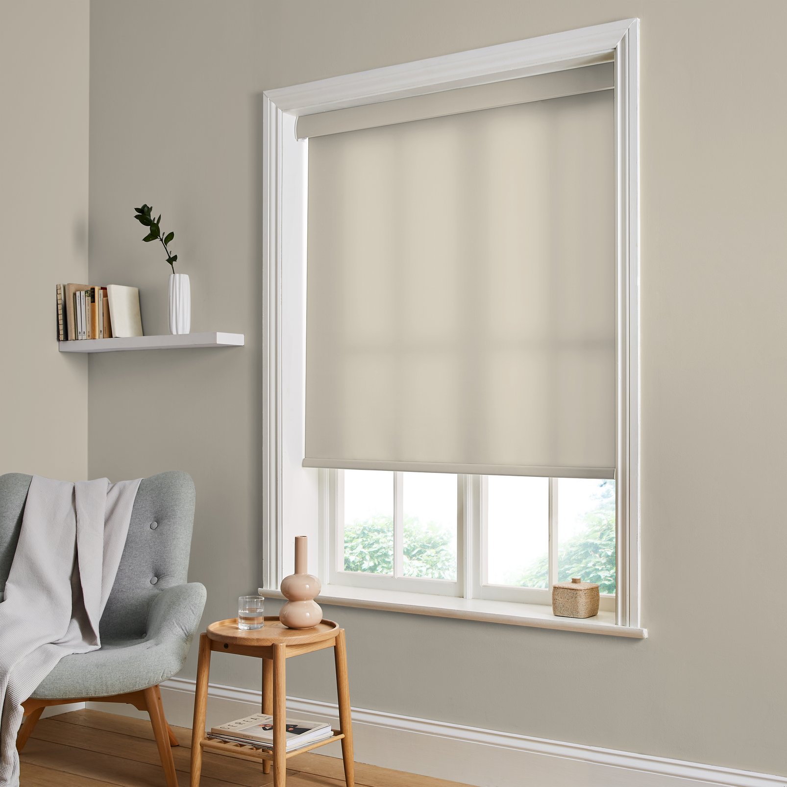 Cambridge Cream Roller Blind - 115355rol_ROOMSET_01.jpg