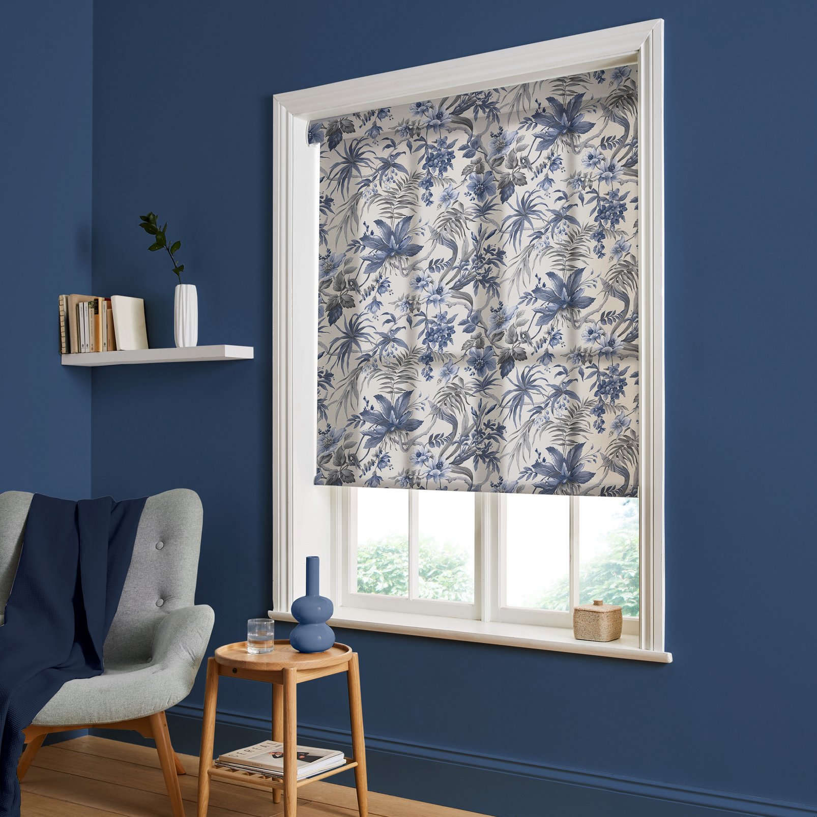 Tesronto Ink Roller Blind - 120010rol_ROOMSET_01.jpg