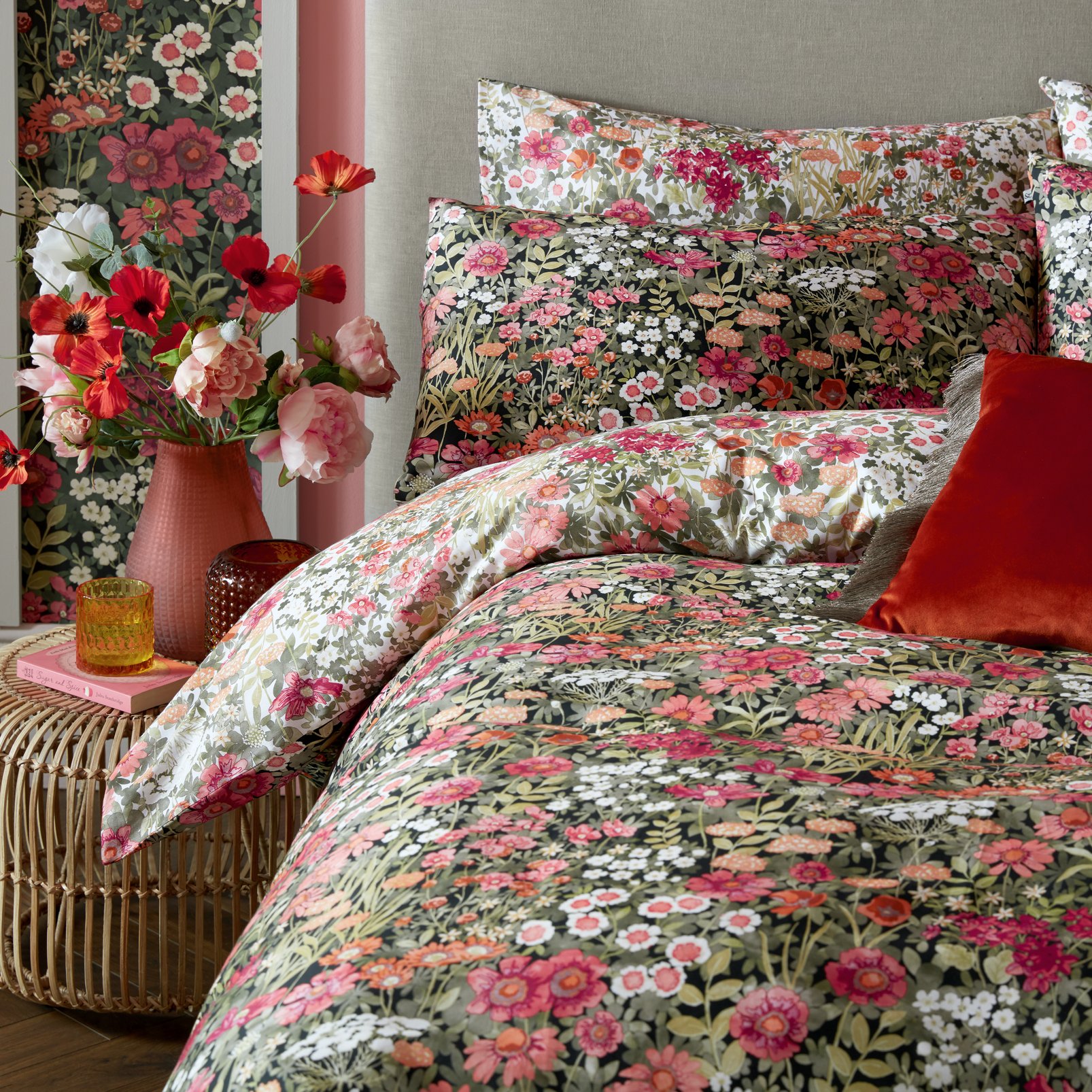 Wallflower Night Garden Black Duvet Cover Set close up image