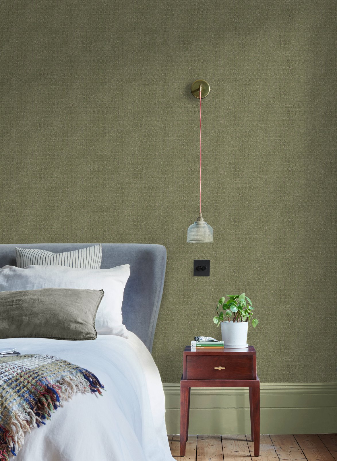 Albion Texture Green Wallpaper - 127907_ROOMSET_01.jpg