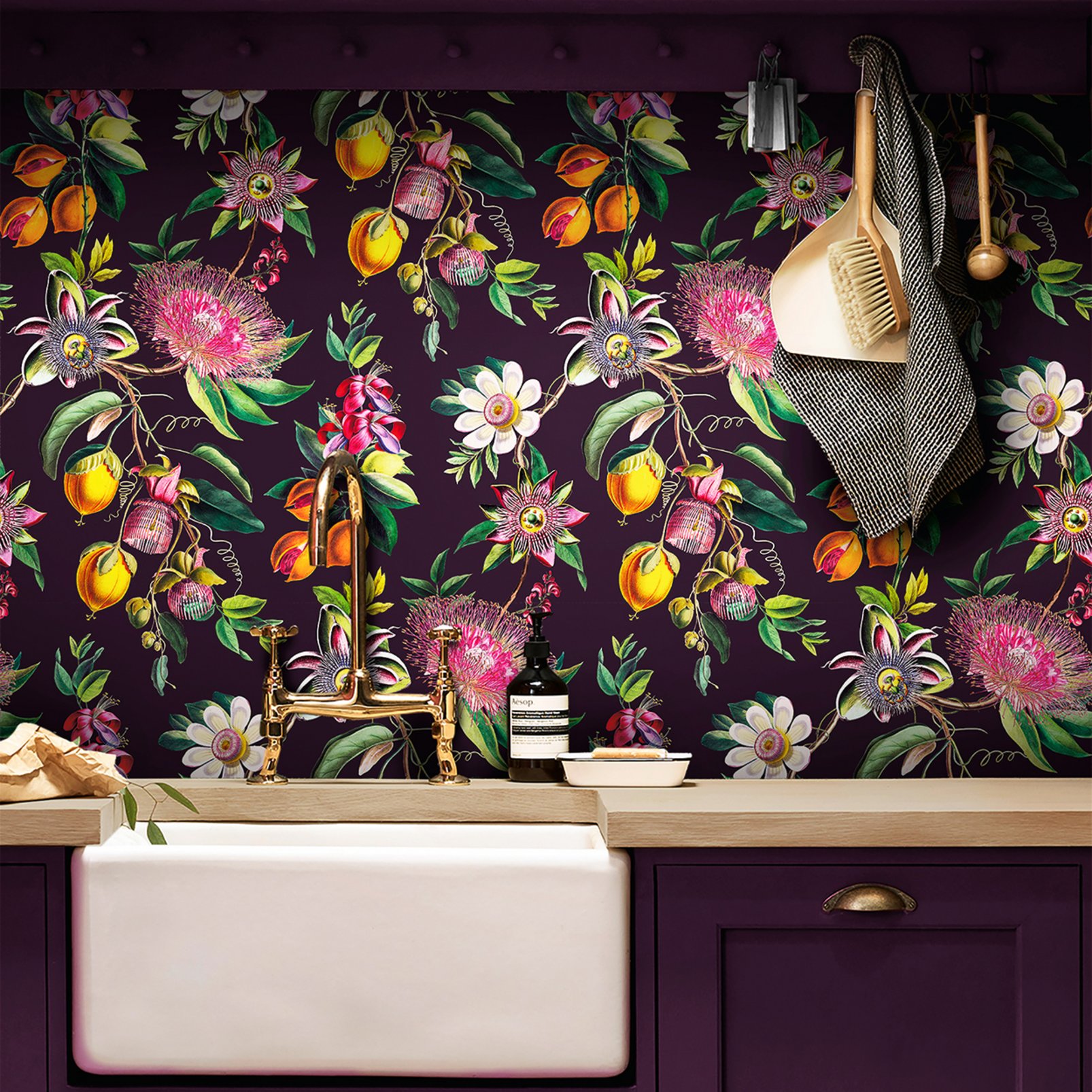 Physic Garden Blackcurrant Wallpaper - 127920_ROOMSET_01.jpg