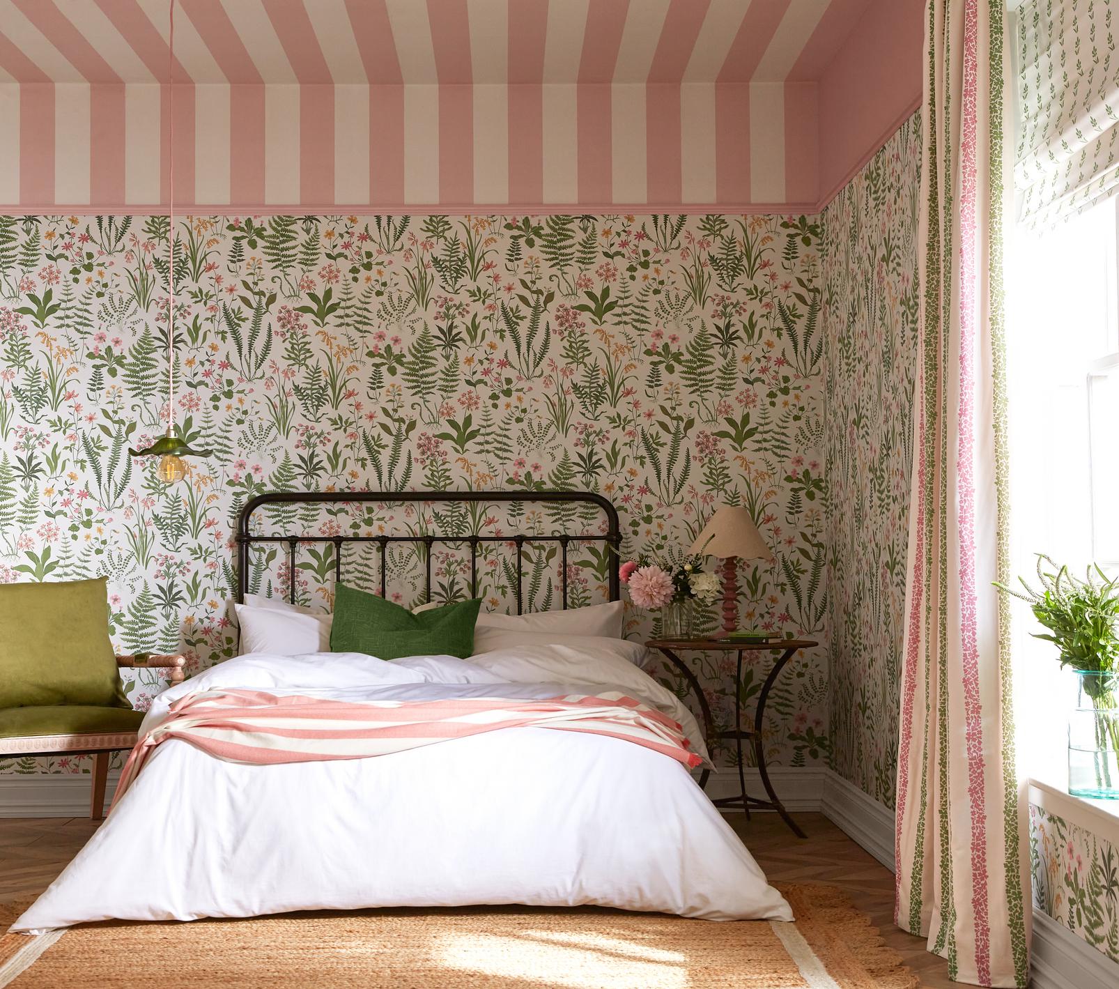 Quartet Stripe Blush Wallpaper - 131447_ROOMSET_01.jpg