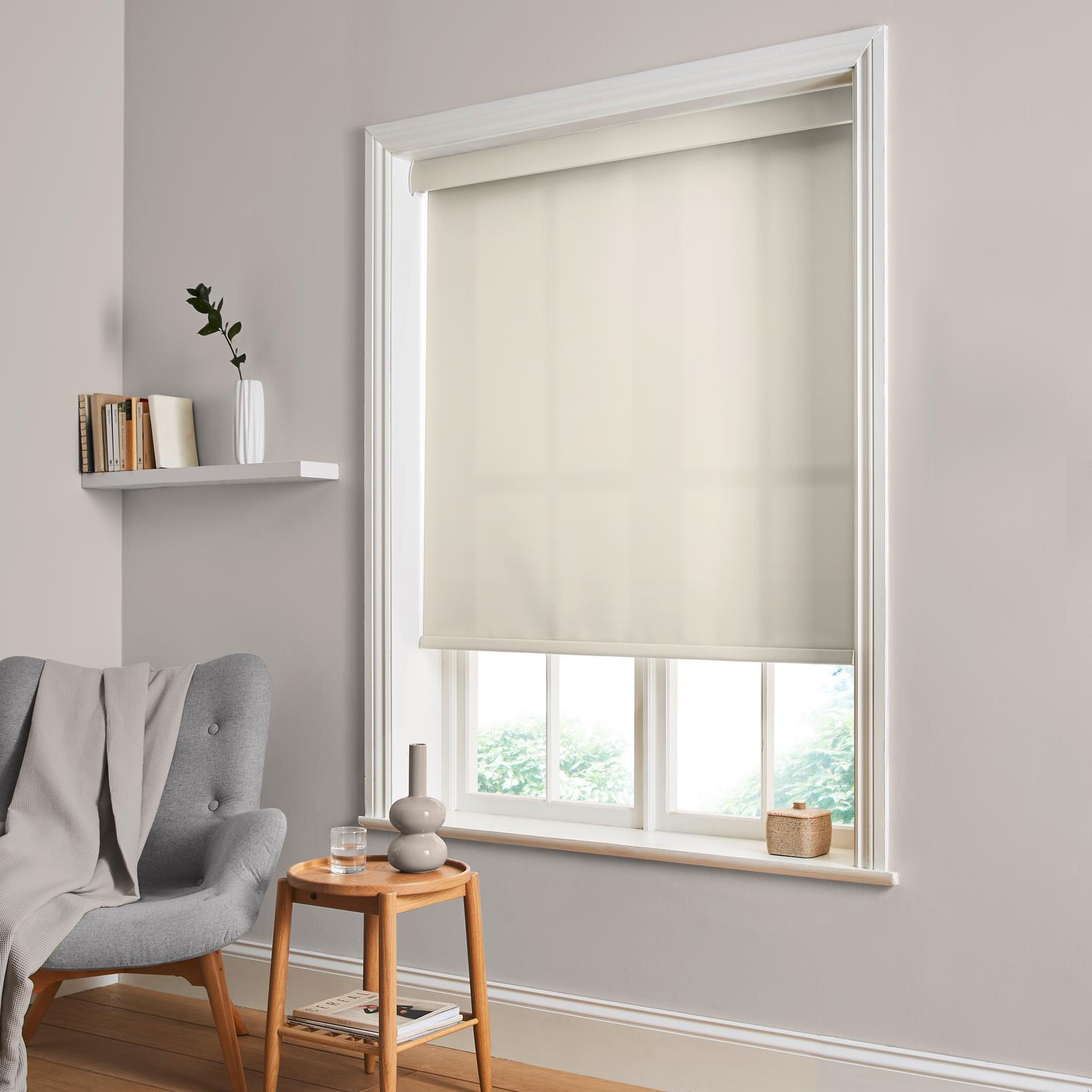 Glimmerous Roller Blind in a Roomset