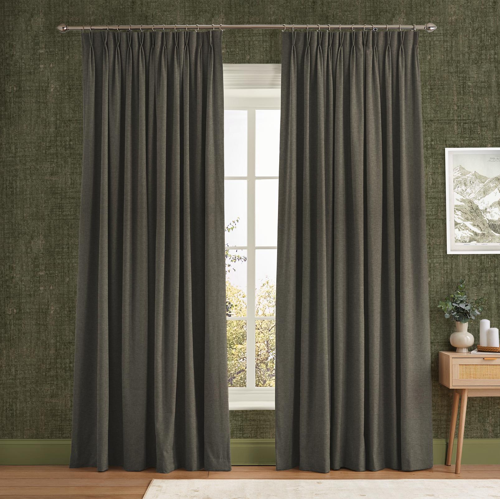 Anqa Fern Curtain in a Roomset