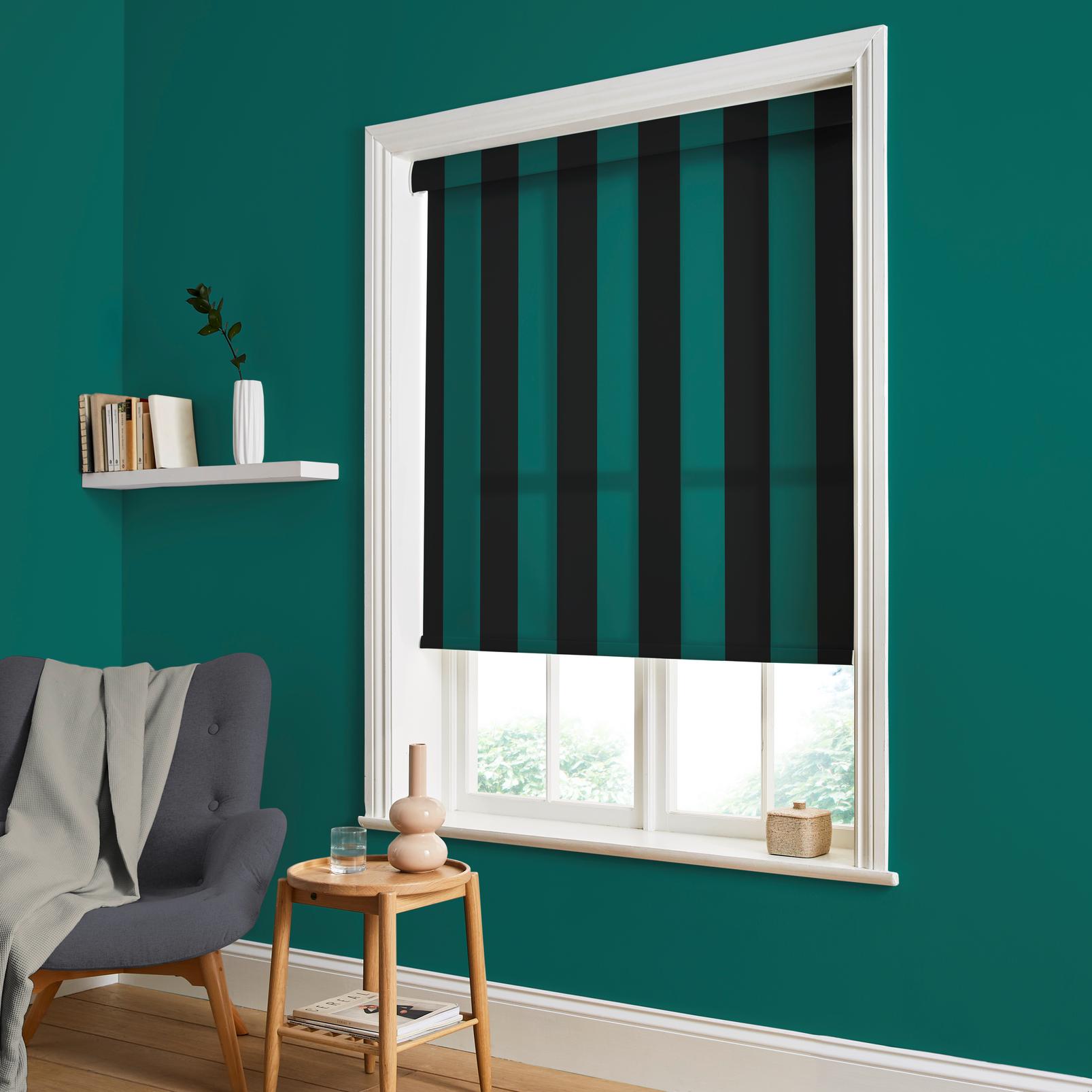 Équilibre Stripe Navy Roller Blind - 142600rol_ROOMSET_01.jpg