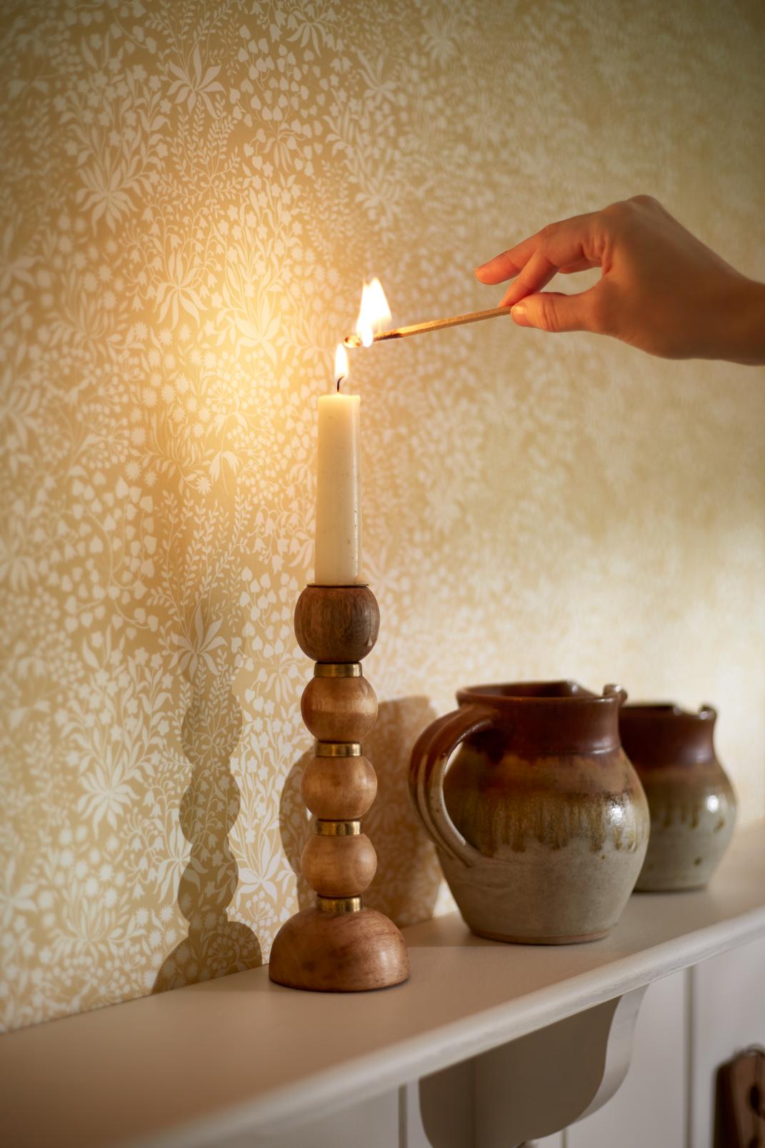 Daisyfield Creme Brulee Wallpaper - 143539_ROOMSET_01.jpg