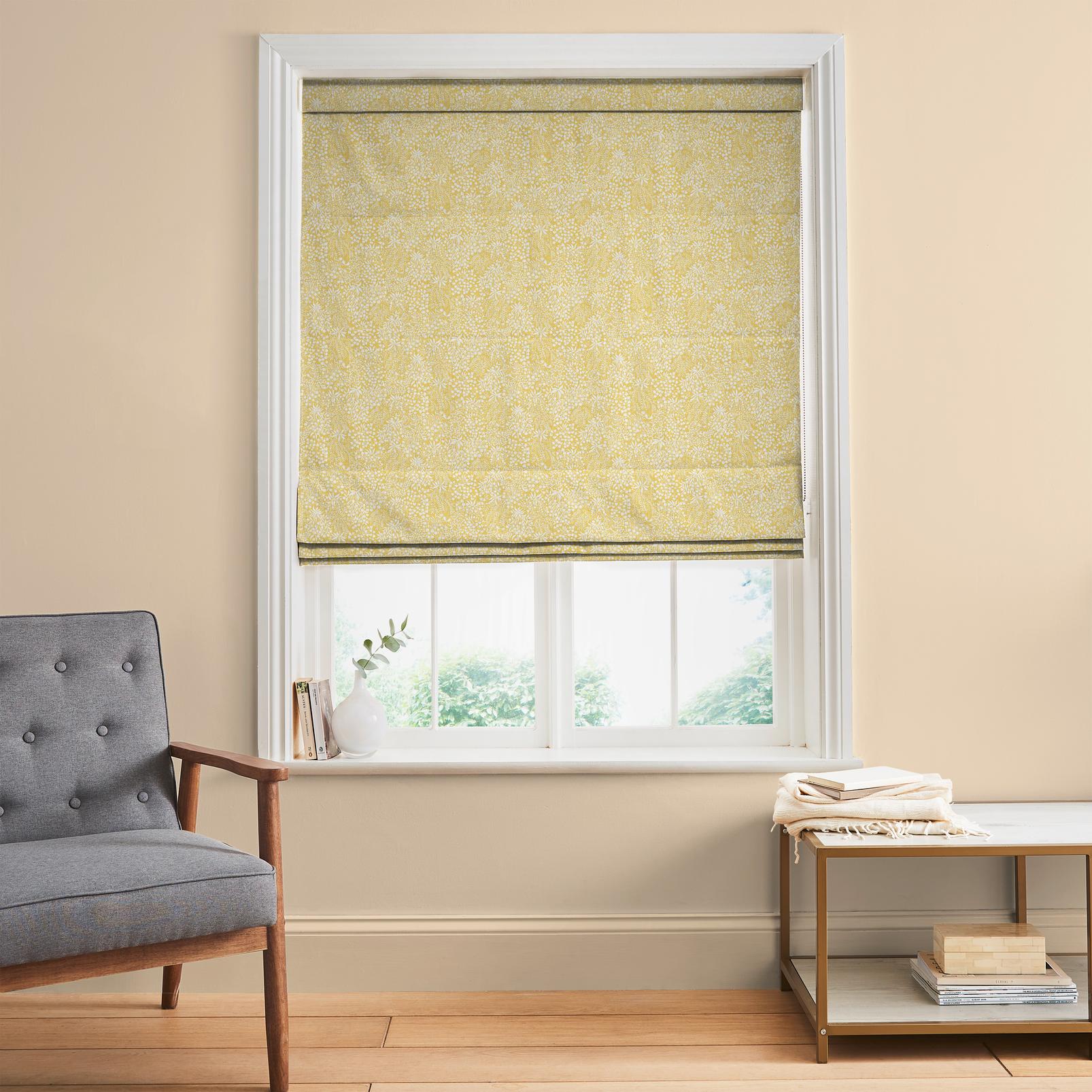Daisyfield Crème Brûlée Roman Blind - 143618rom_ROOMSET_Daisyfield_Creme_Brulee_109166_Cambridge_Cream.jpg