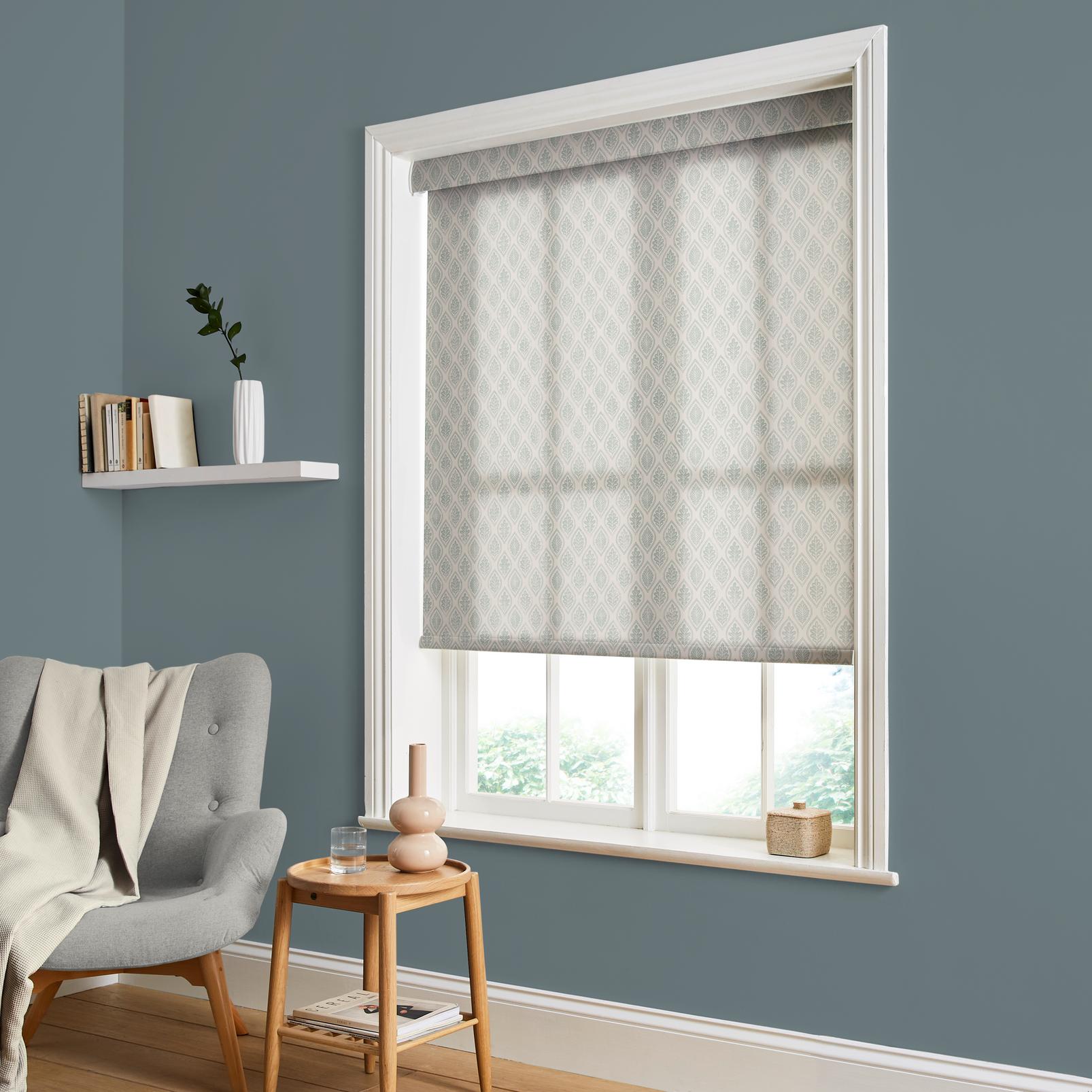 Edo Mist Light Filtering Sample - 143658rol_ROOMSET_Edo_Mist_Roller_Blind_108706_1946.jpg