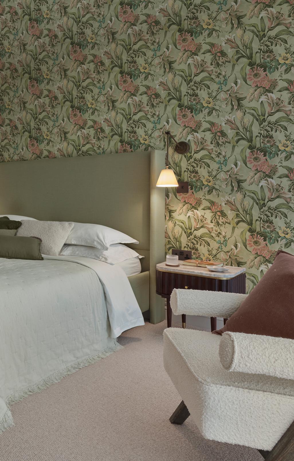 Lys Willow Wallpaper - 143502_ROOMSET_01.jpg