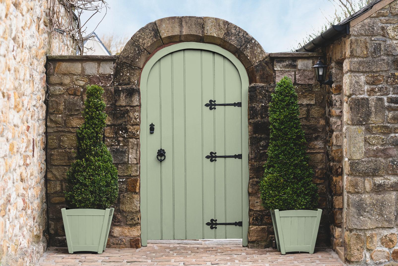 Willow Paint - 145292_GATE_AND_POTS.jpg