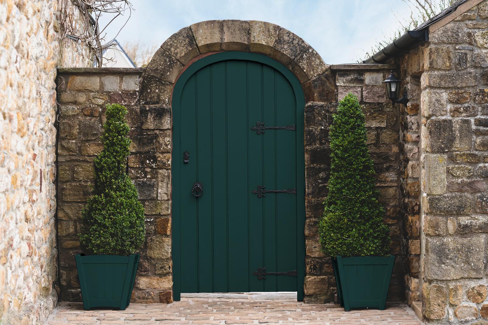 Petrol Paint - 145268_GATE_AND_POTS.jpg