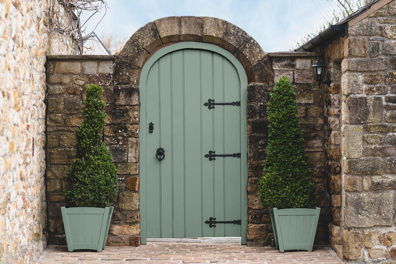 Mist Paint - 145276_GATE_AND_POTS.jpg