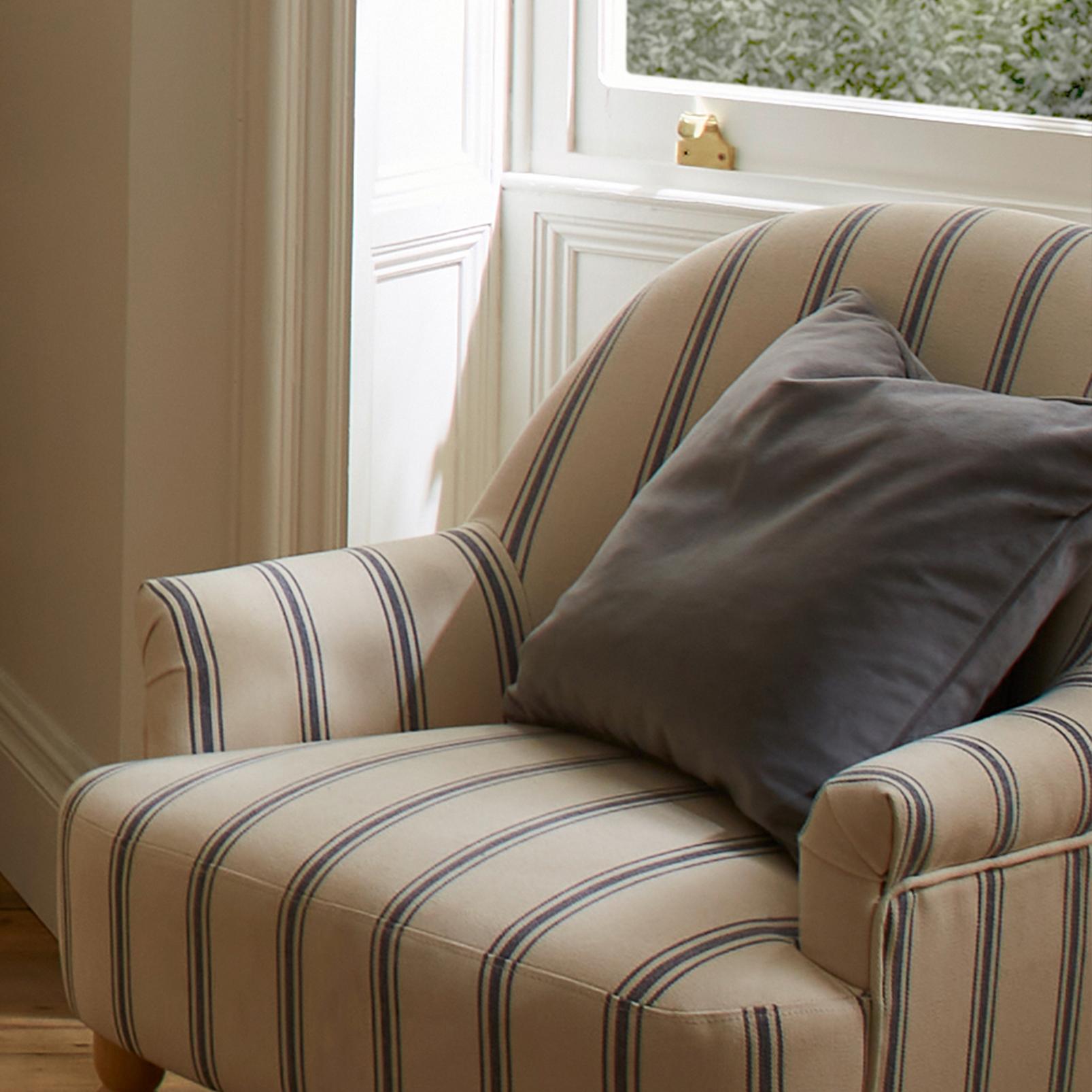 Grey Opulence Cushion - 117871_ROOMSET_01.jpg