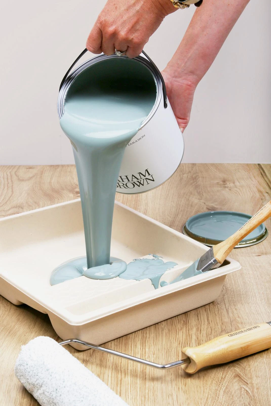 9" Sugarcane Paint Tray - 145796_INUSE_01_PAINTTRAY.jpg