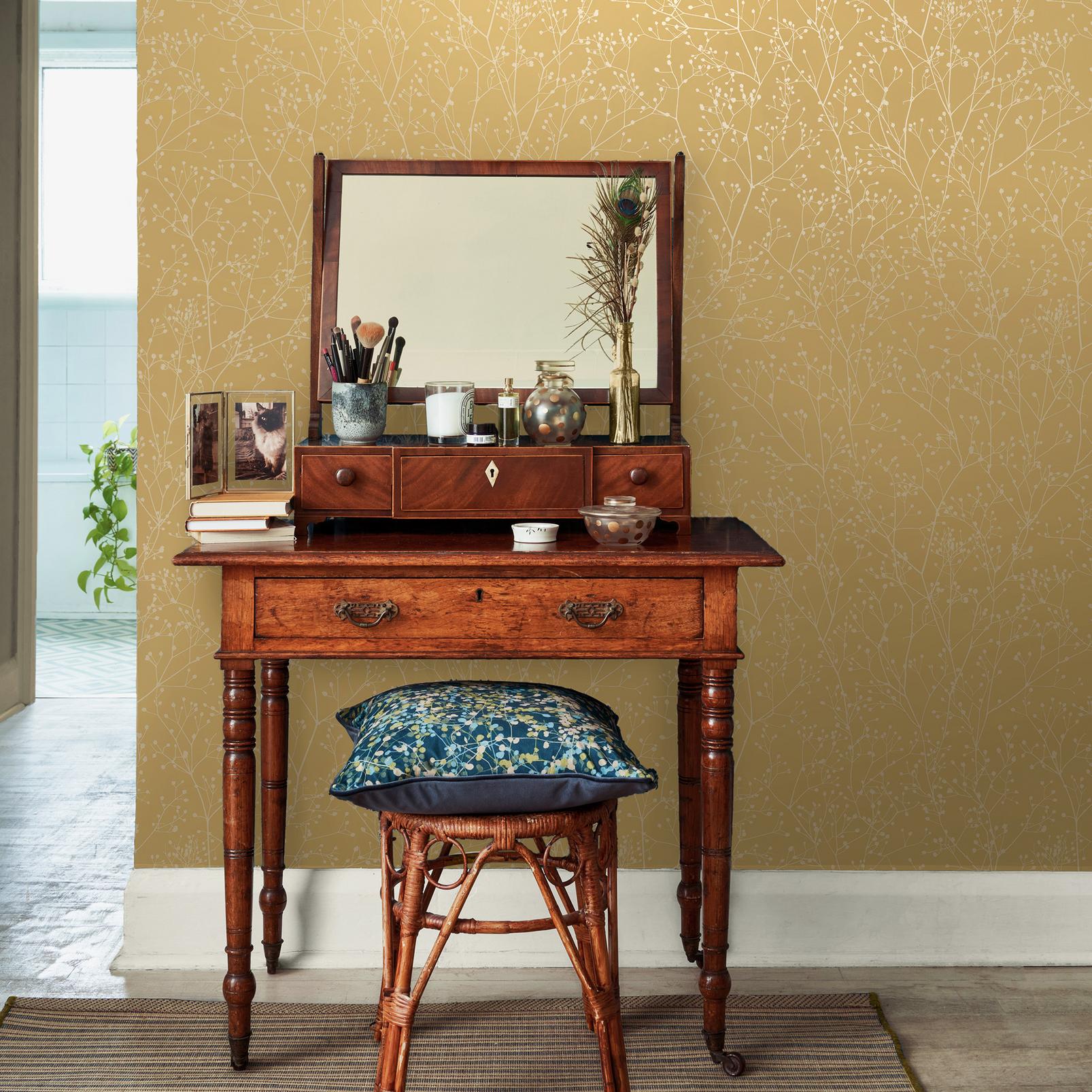 Clarissa Hulse Gypsophila Primrose & Pewter Wallpaper - 146992_ROOMSET_GYPSOPHILA PRIMROSE & PEWTER_01.jpg