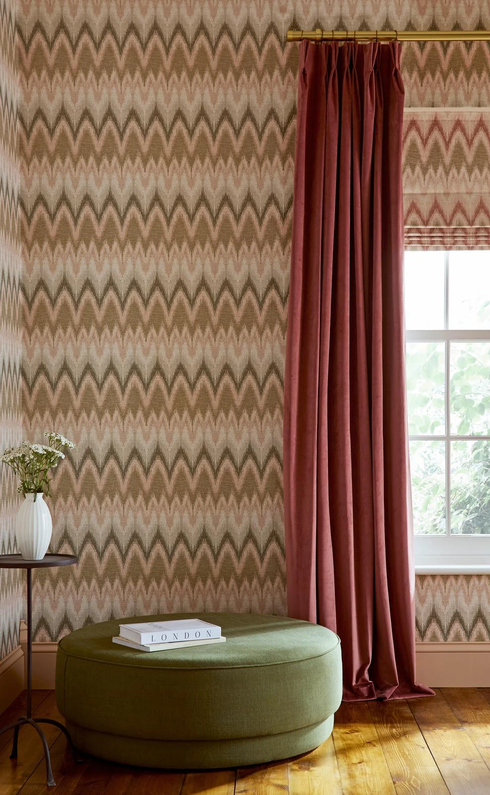 Zigzagare Green Wallpaper - 146415_CAMEO_ZigzagareGreen_RoseEarth_147896cur_OpulenceVintageMulberry_147041rom_ZigzagareGreen_G&BFootstool_1.jpg