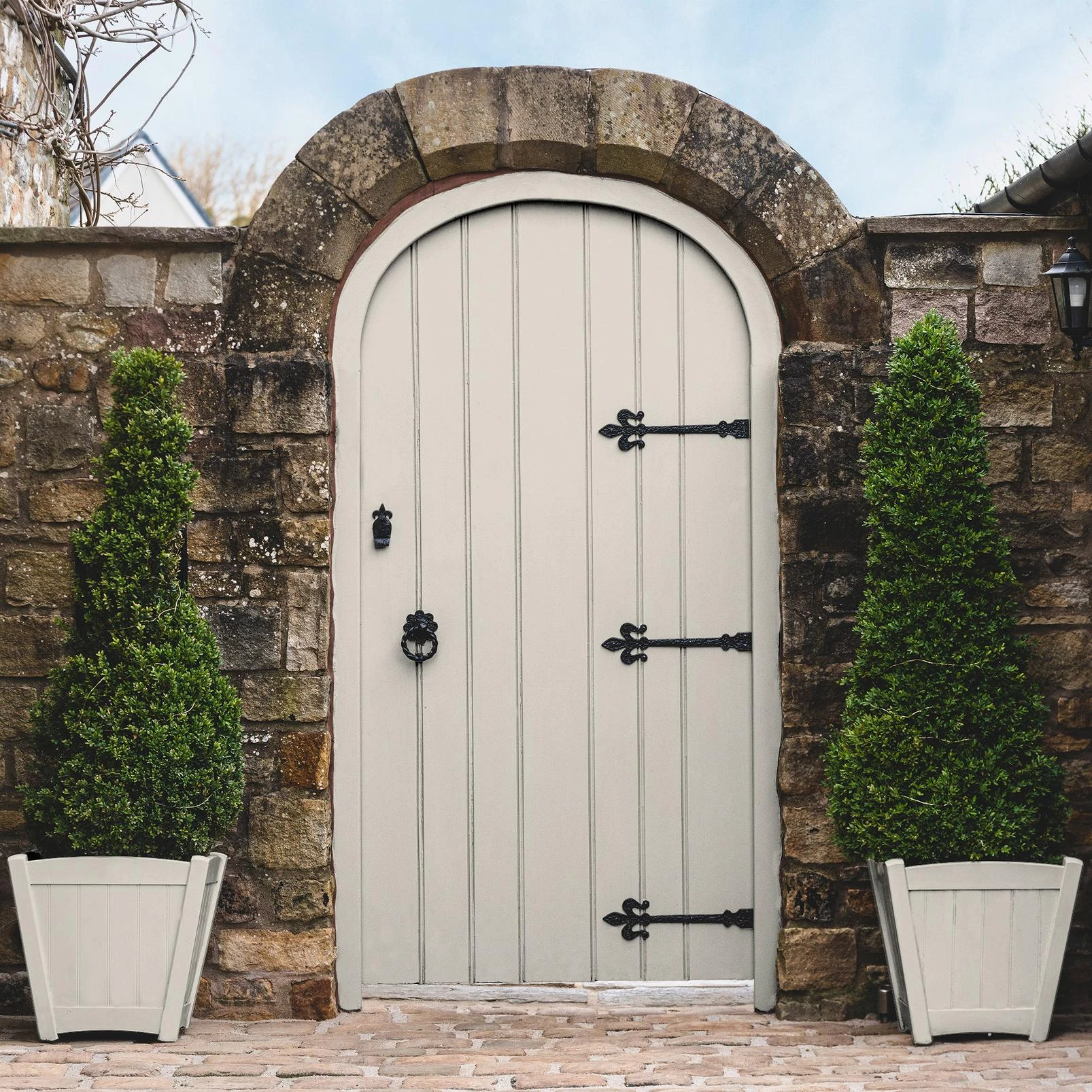 Soft Limestone Paint - 147347_GATE_AND_POTS.jpg