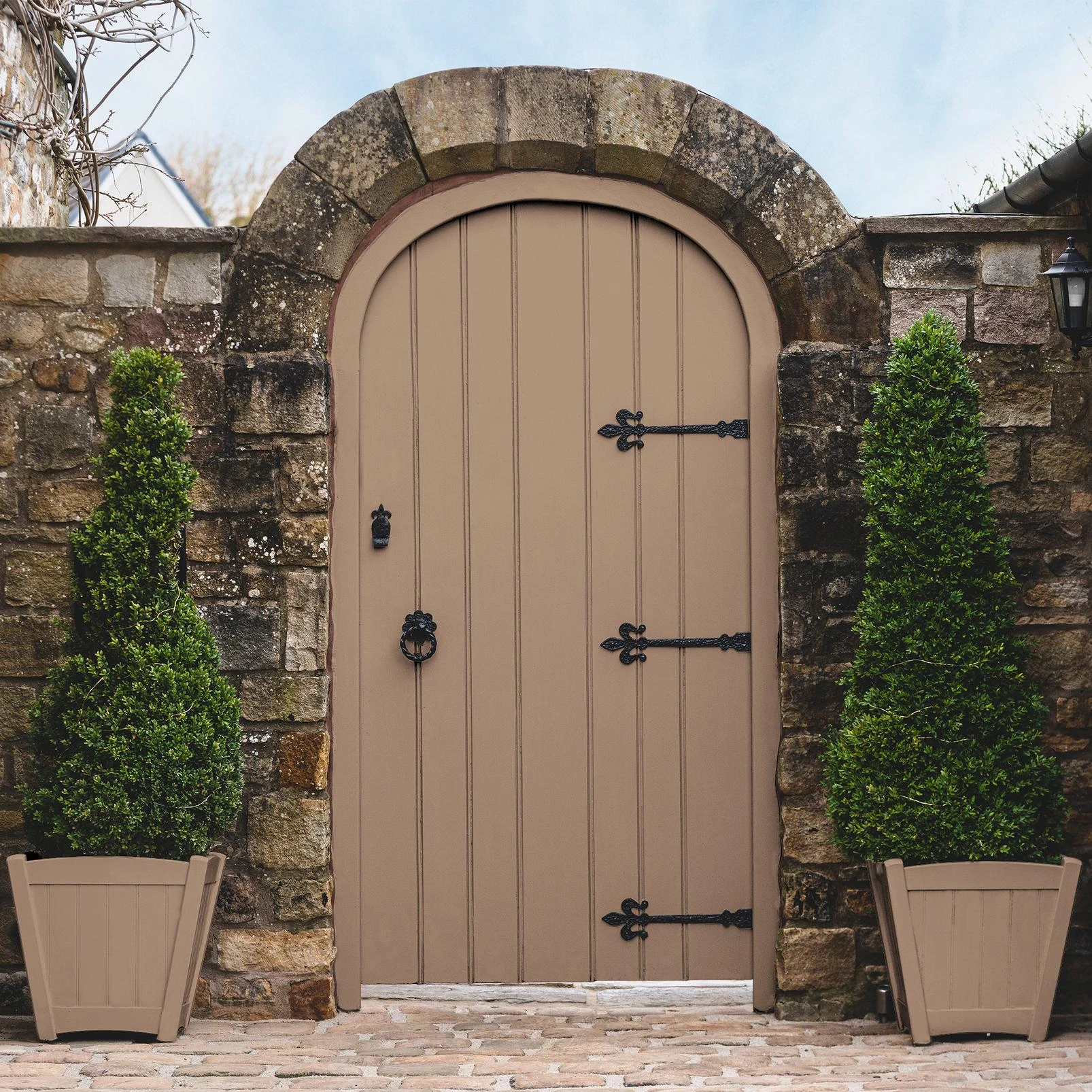Rose Earth Paint - 147315_GATE_AND_POTS.jpg