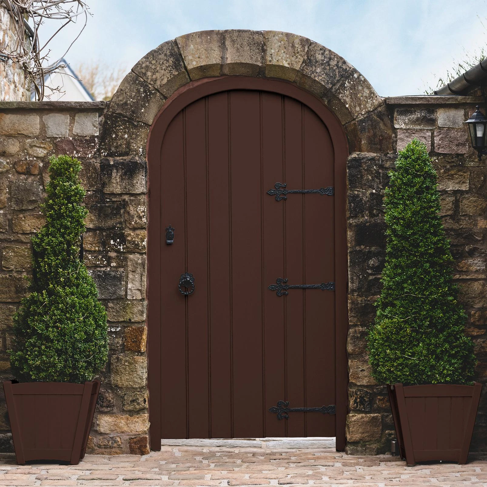 Chilli Cocoa Paint - 147411_GATE_AND_POTS.jpg