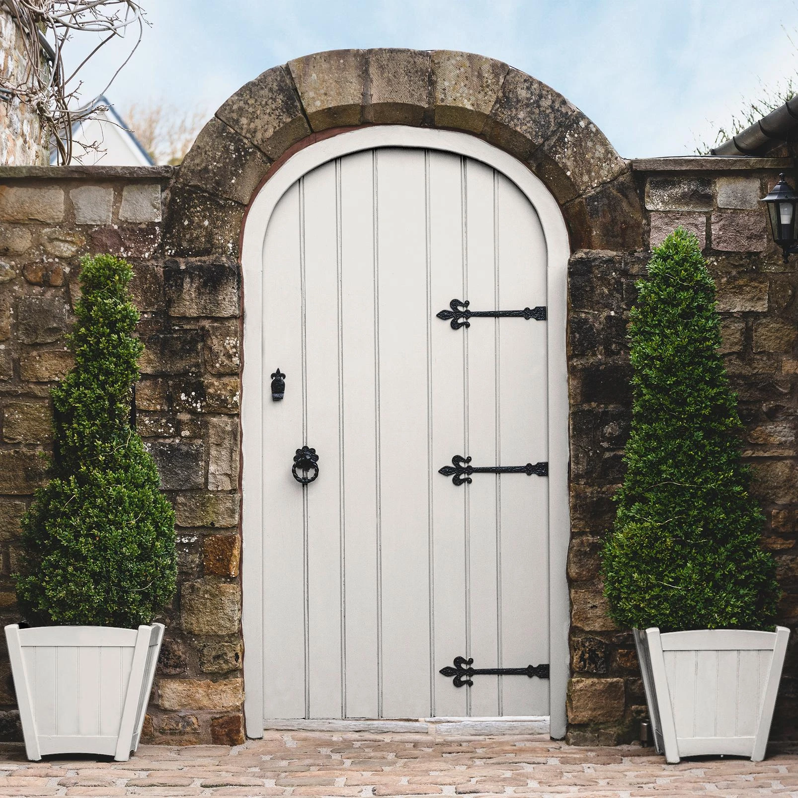 Lace Paint - 147371_GATE_AND_POTS.jpg