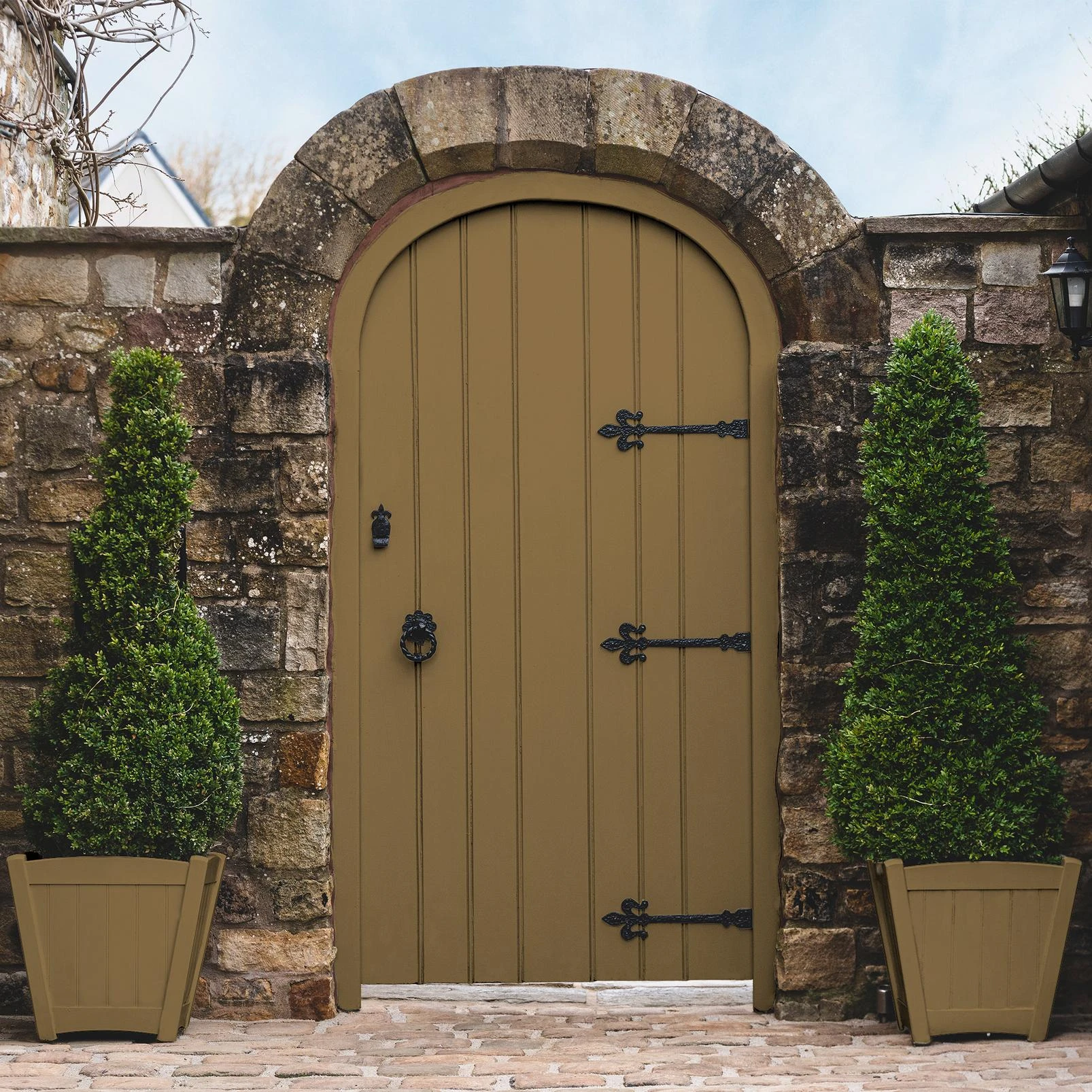 Amber Earth Paint - 147395_GATE_AND_POTS.jpg