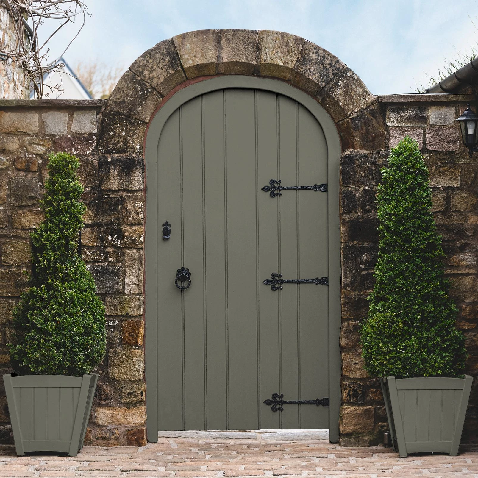 Shadow Paint - 147363_GATE_AND_POTS.jpg