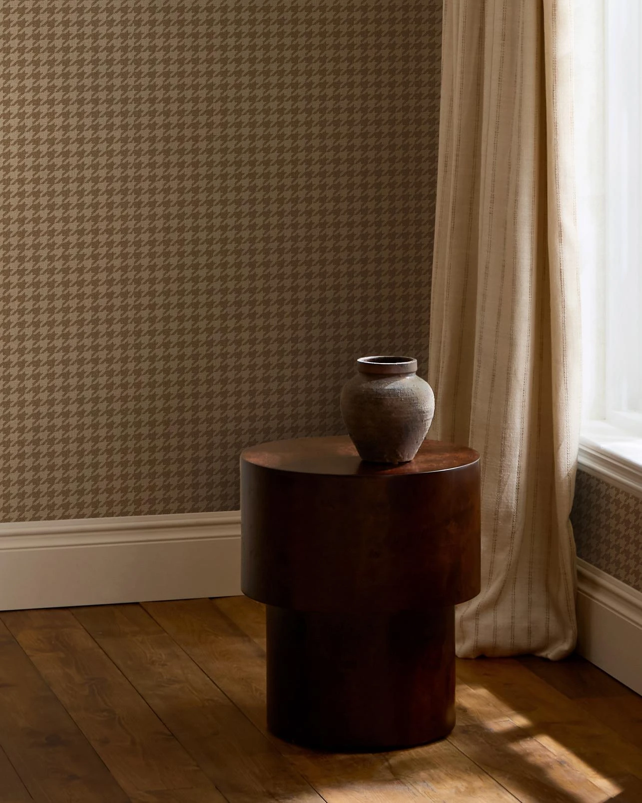 Stirling Tweed Clay Wallpaper by Nate Berkus - 147972_ROOMSET_LIVINGROOM_01_StirlingTweedClay_SoftCashmere.jpg