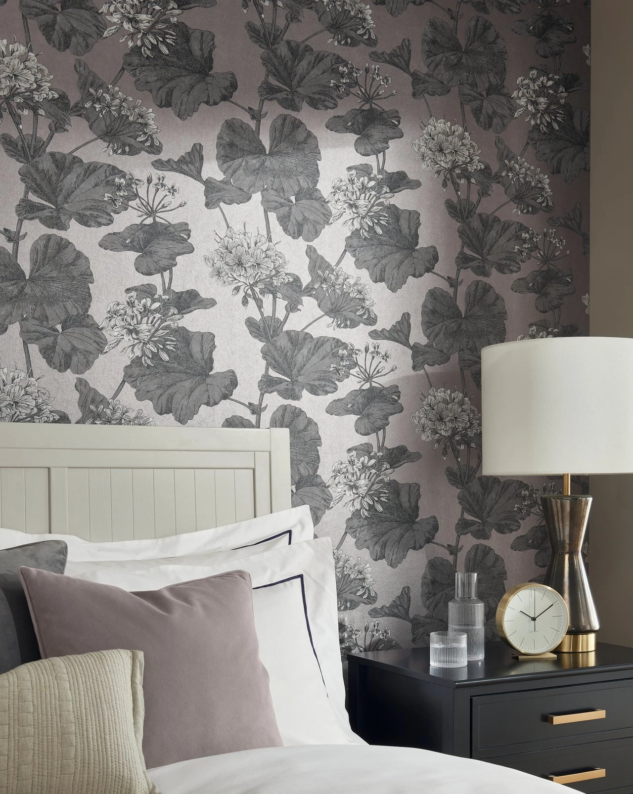 Florentia Gold Wallpaper - 118008_ROOMSET_FLORENTIA GOLD_01.jpg