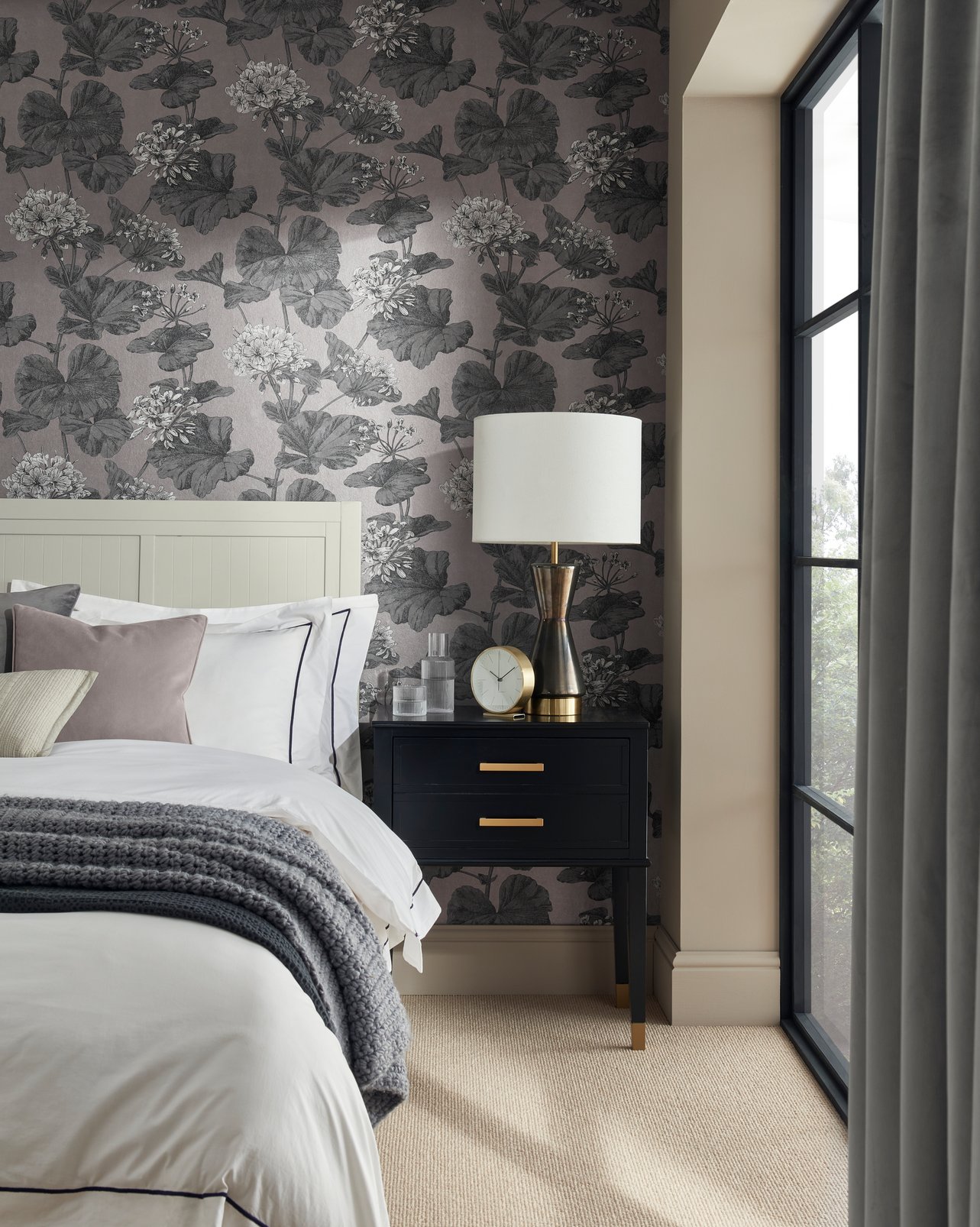 Florentia Gold Wallpaper - 118008_ROOMSET_FLORENTIA GOLD_02.jpg