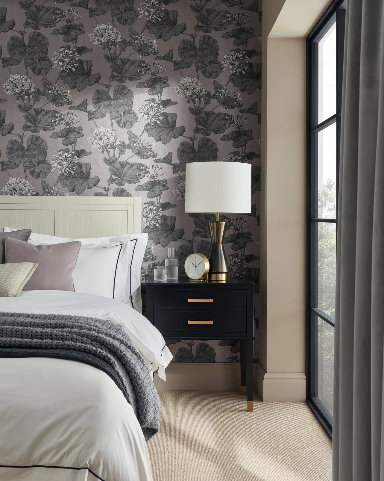 Florentia Gold Wallpaper - 118008_ROOMSET_FLORENTIA GOLD_02.jpg