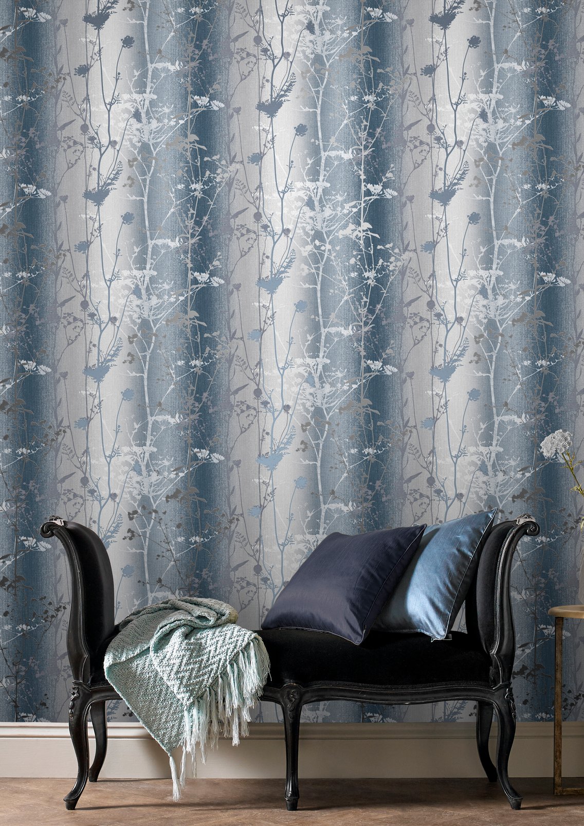 Wild Flower Ink Wallpaper - 105896_ROOMSET_01.jpg