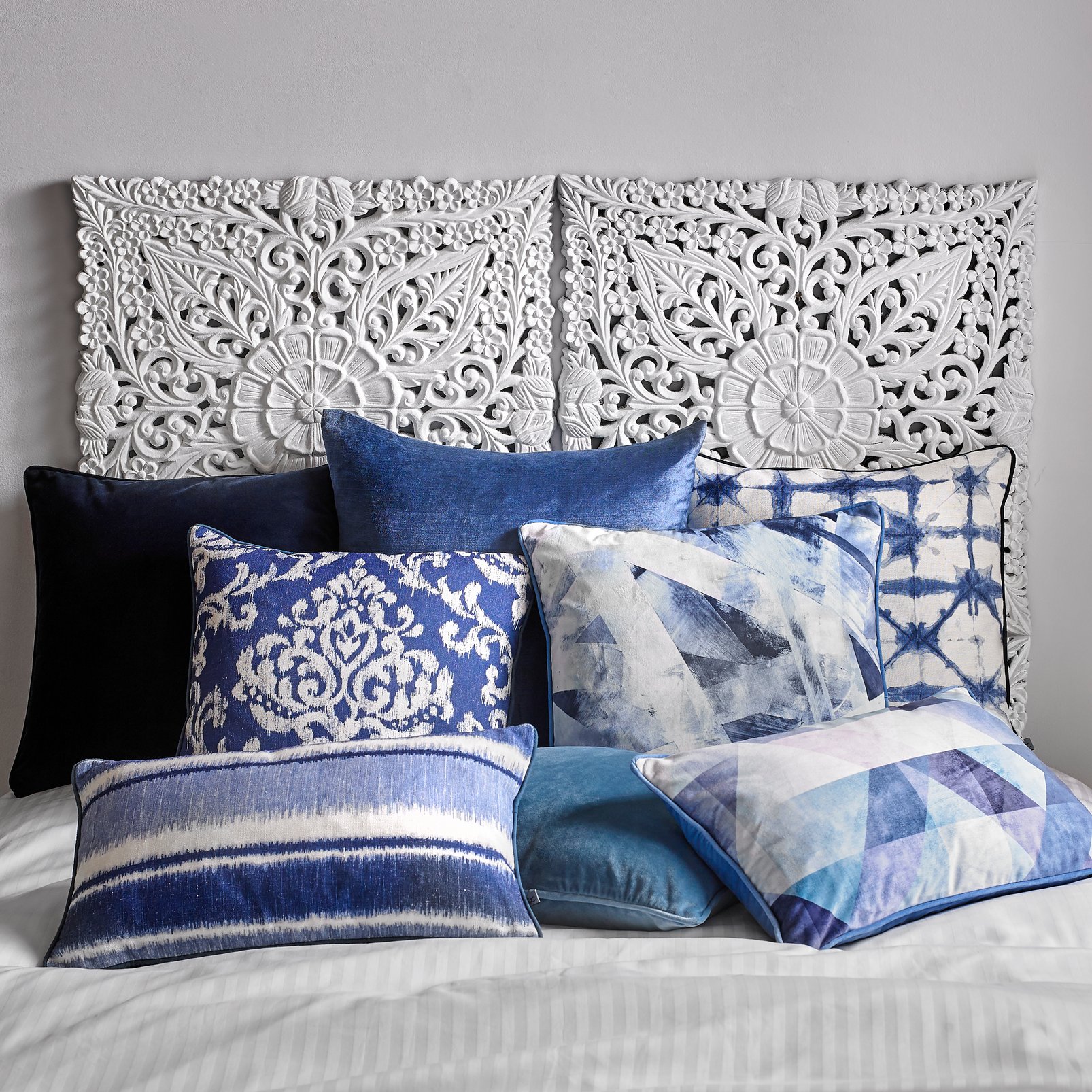 Aura Blue Cushion - 104988_ROOMSET_01.jpg