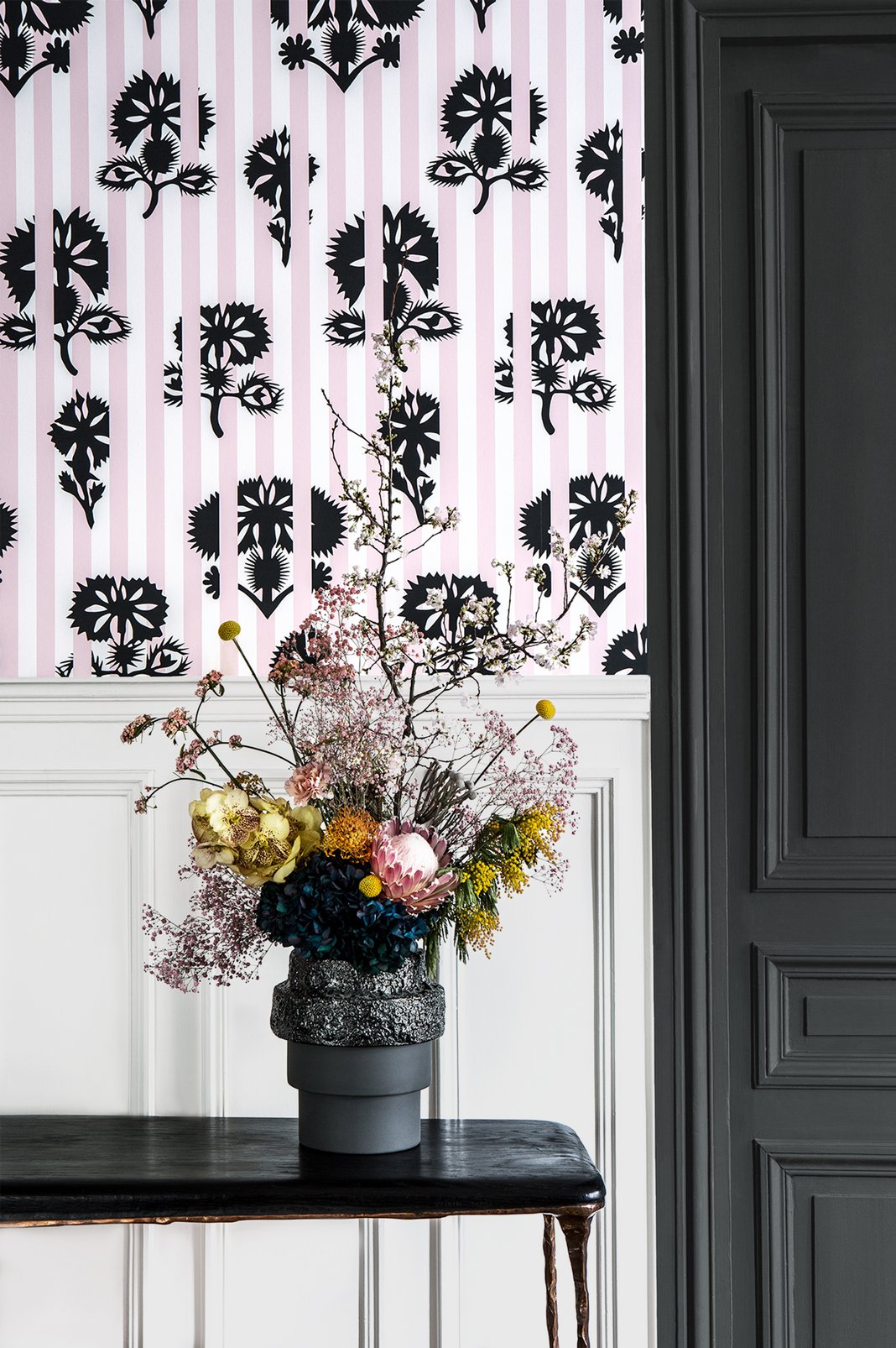 Hide And Seek Rose Wallpaper - 113477_ROOMSET_02.jpg