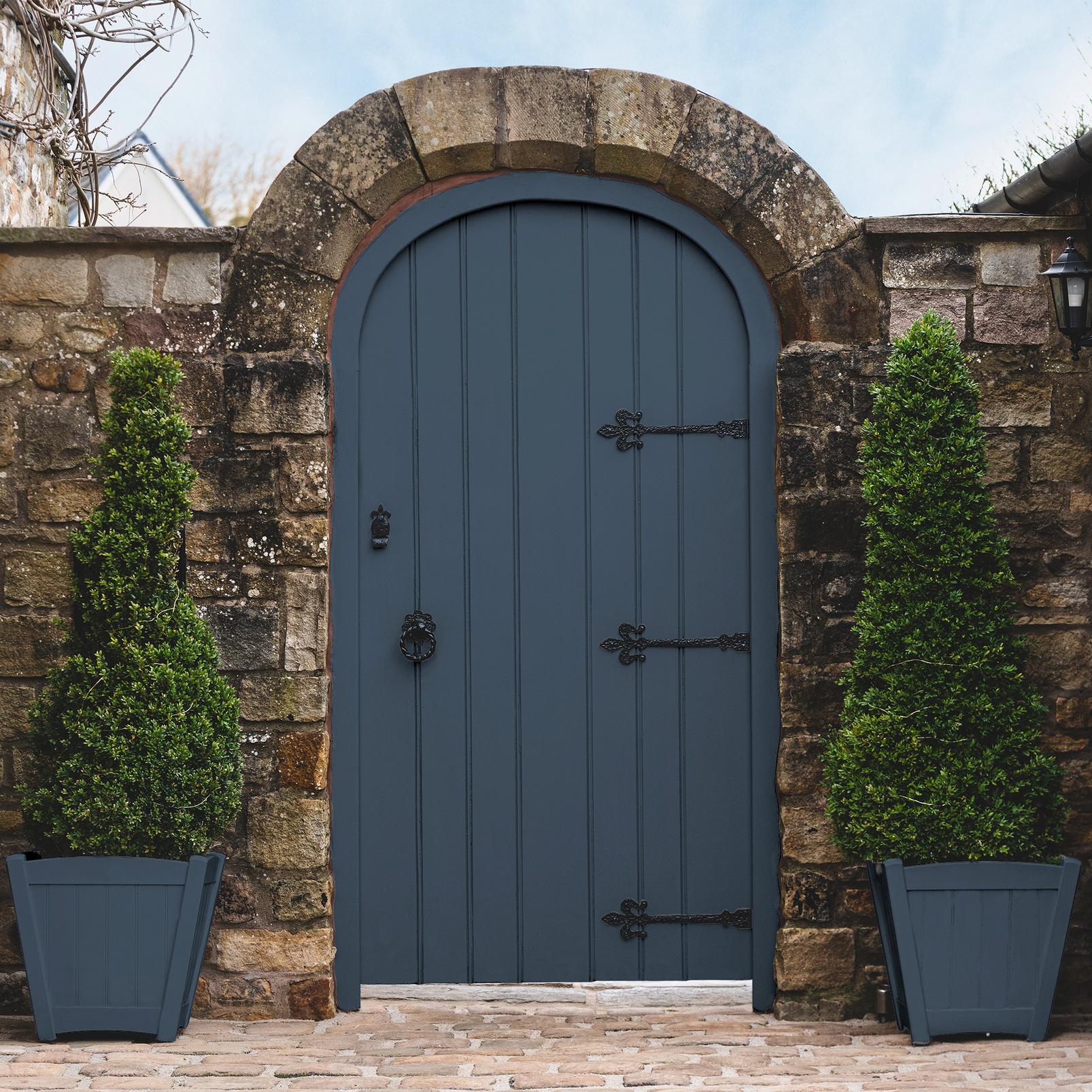 Aqueous Paint - 108811_GATE_AND_POTS.jpg